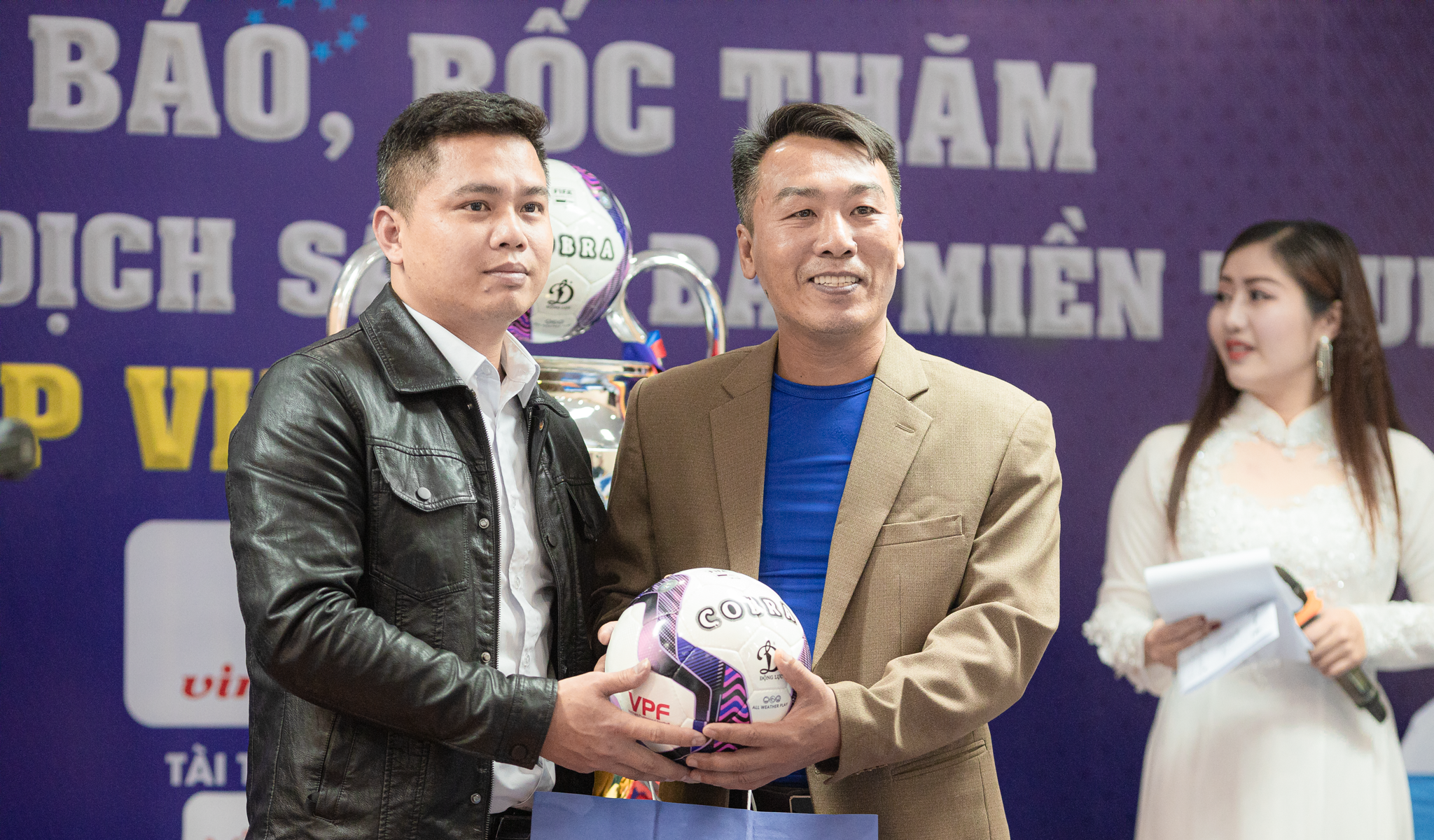 Giải bóng đá phong trào vô địch sân 7 Bắc Miền Trung 2021 sẽ dử dụng bóng đấu chính thức của V.League 2021. Ảnh: TK