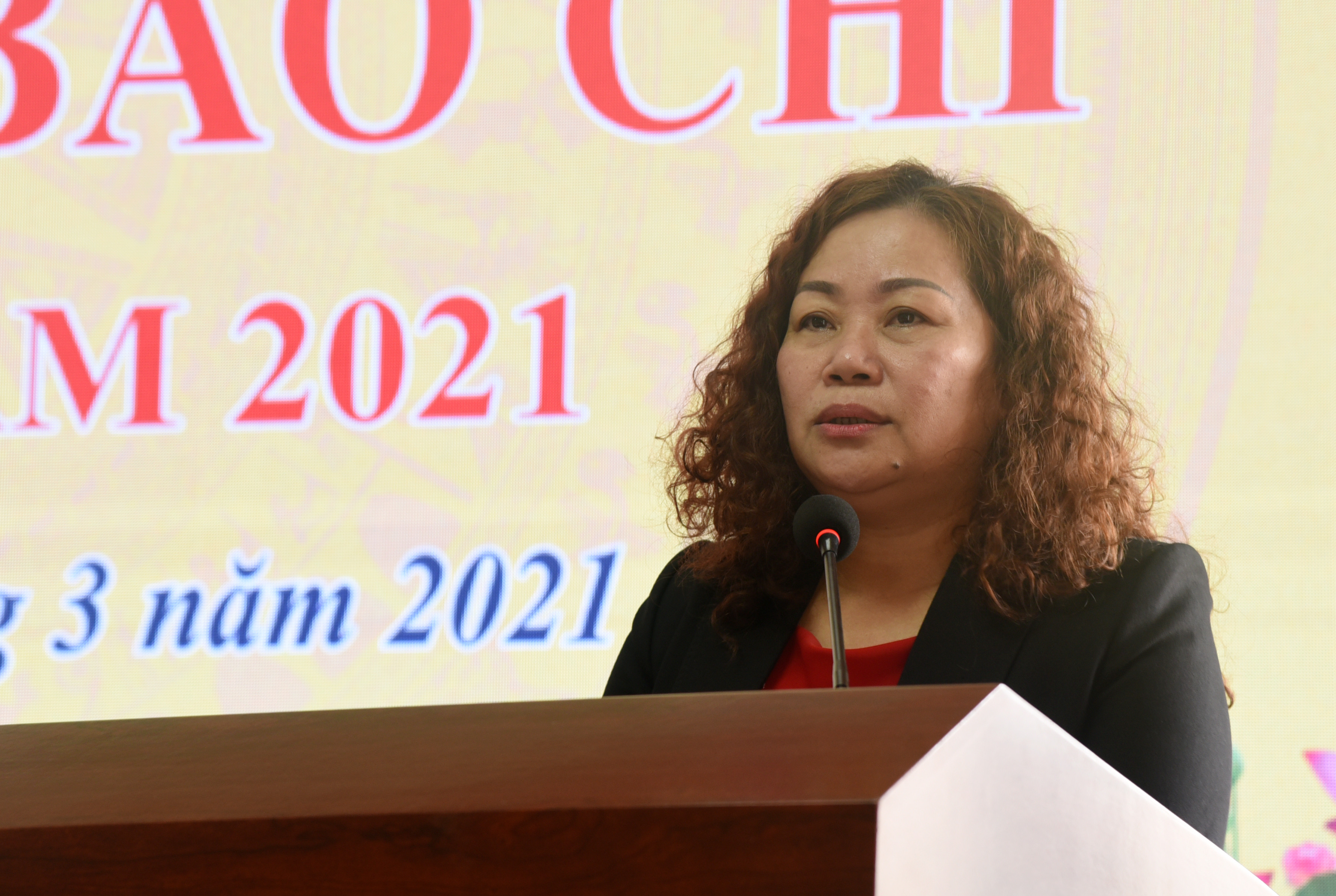 Đồng chí Nguyễn Thị Thu Hường - Ủy viên Ban Thường vụ, Trưởng Ban Tuyên giáo Tỉnh ủy định hướng nội dung tuyên truyền tháng 3/2021. Ảnh: Thu Giang