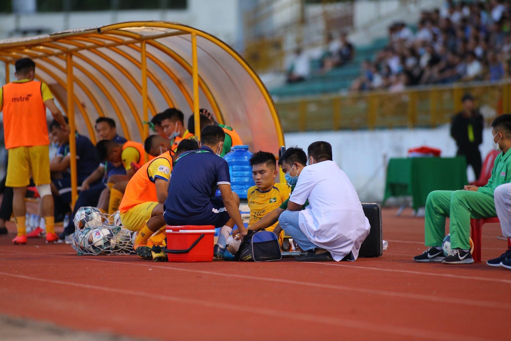 Tiền vệ Đặng Văn Lắm sẽ bỏ lỡ nhiều trận đấu tại lượt đi V.League 2021. Ảnh: Xuân Thủy