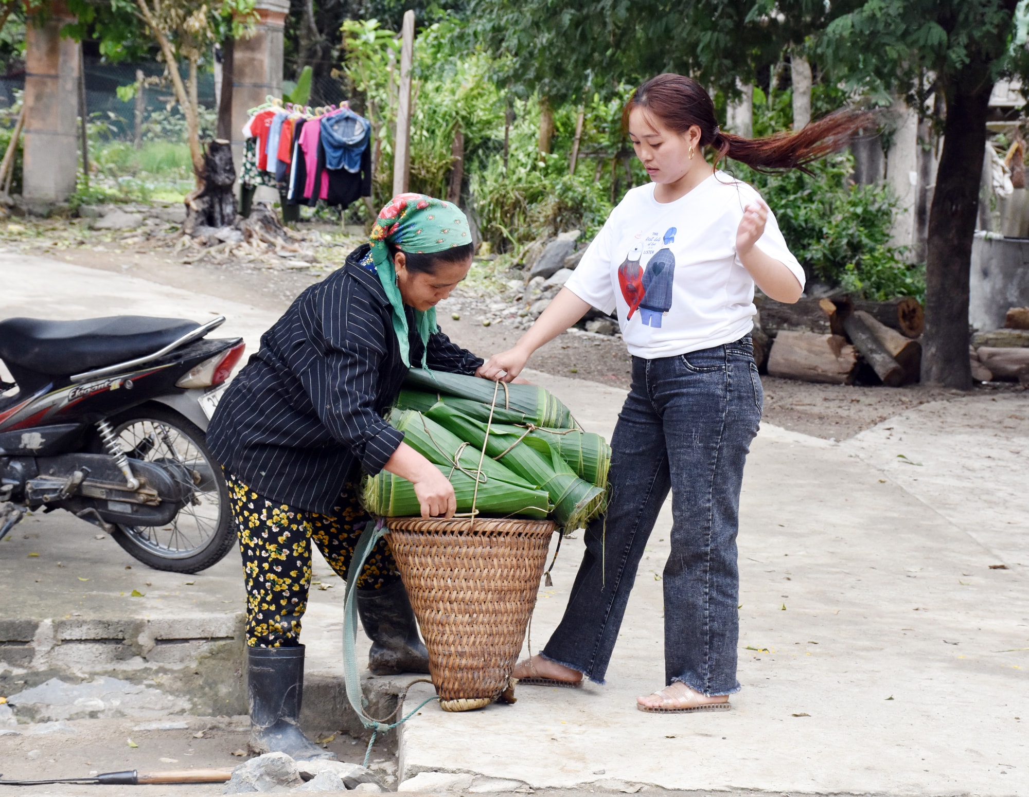 Nhờ cần cù, chăm chỉ nên người dân Lưu Thông có cuộc sống khá ổn định. Ảnh: Công Kiên