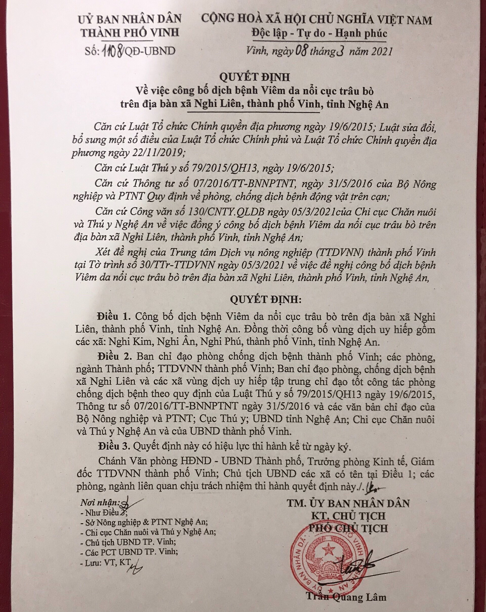 Quyết định của UBND thành phố Vinh công bố dich viêm da u cục trên đàn bò xã Nghi Liên. Ảnh: Nguyễn Hải