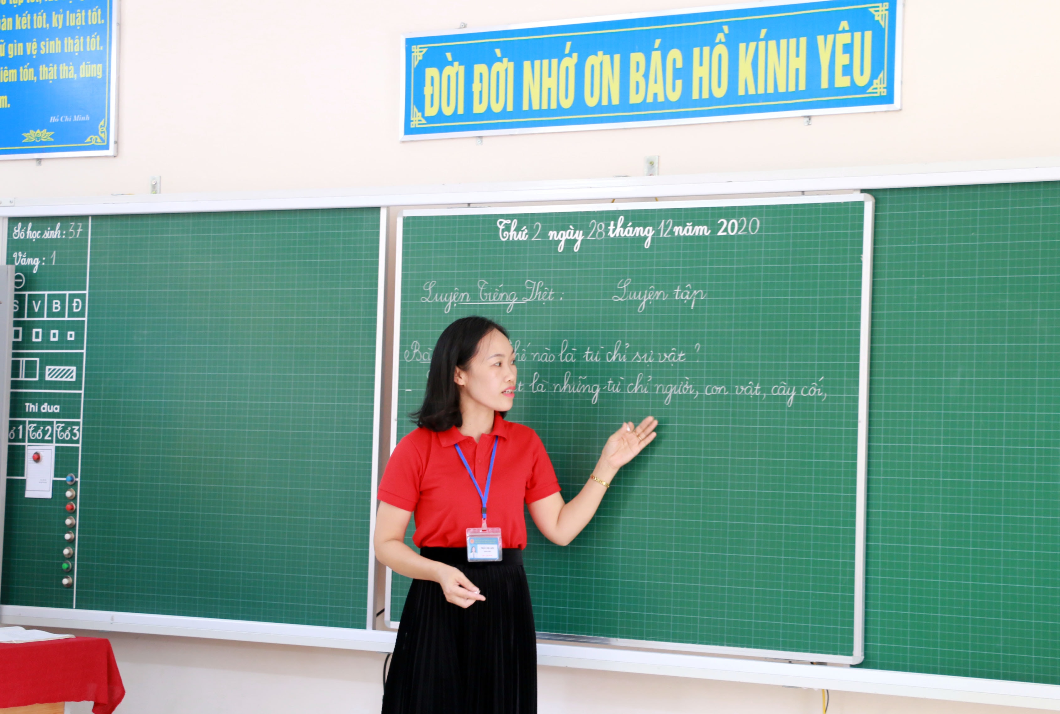 Giờ dạy của học sinh Trường Tiểu học Nghi Phú 2. Ảnh: MH