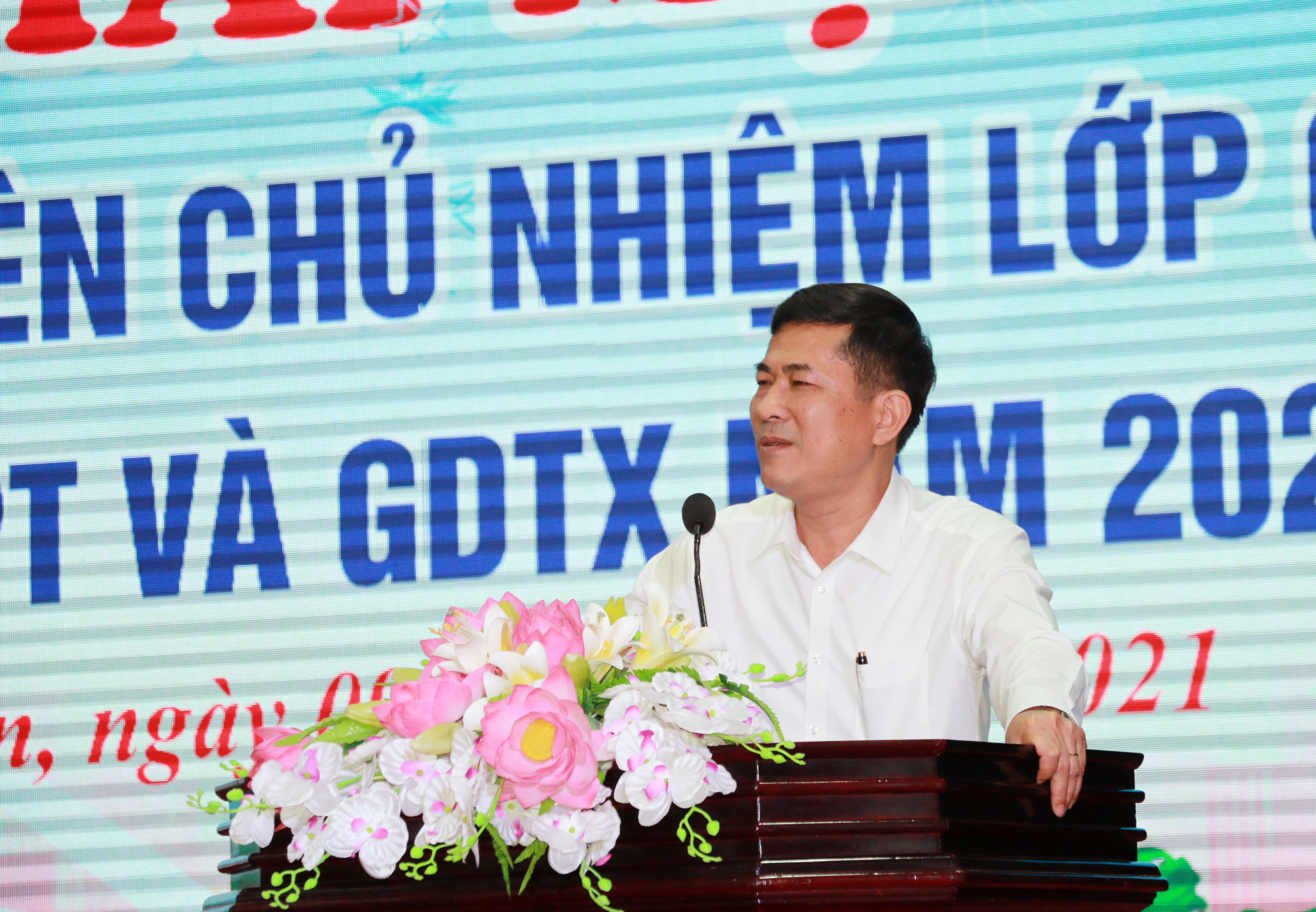 Giám đốc Sở Giáo dục và Đào tạo Thái Văn Thành phát biểu tại lễ khai mạc. Ảnh: MH