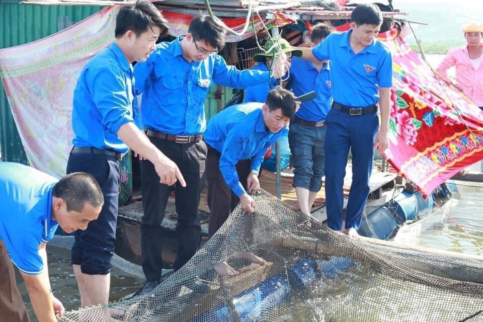 Đoàn Cơ sở Sở NN và PTNT tập huấn Chuyển giao Khoa học kỹ thuật công nghệ cho thanh niên và nhân dân trên địa bàn Thị xã Hoàng Mai. Ảnh ĐVCC