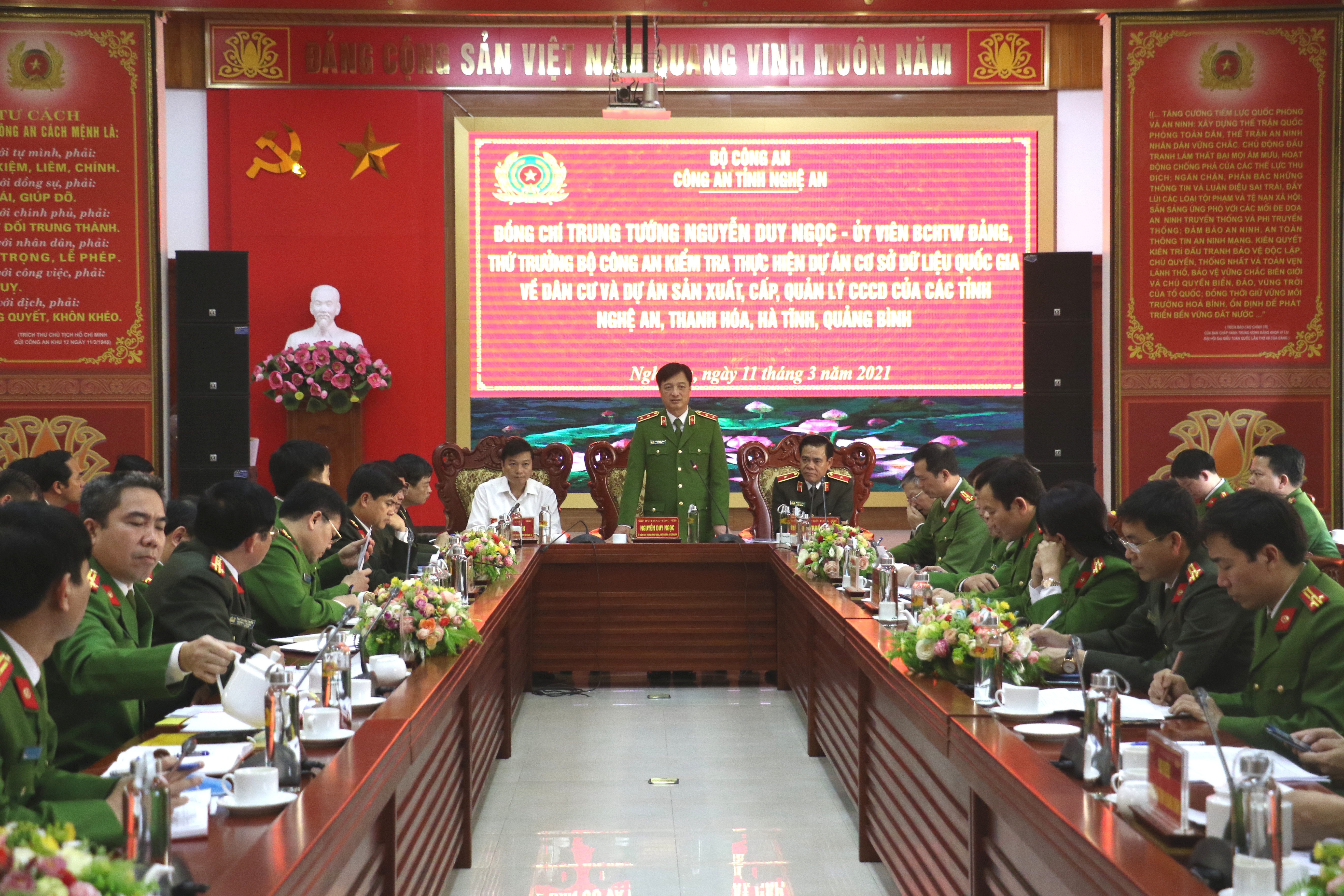 Đồng chí Nguyễn Duy Ngọc - Ủy viên Trung ương Đảng, Thứ trưởng Bộ Công an phát biểu tại cuộc làm việc. Ảnh Đức Vũ