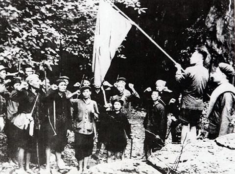 Du kích tham gia cuộc khởi nghĩa Bắc Sơn, tháng 9-1940. (Ảnh tư liệu)