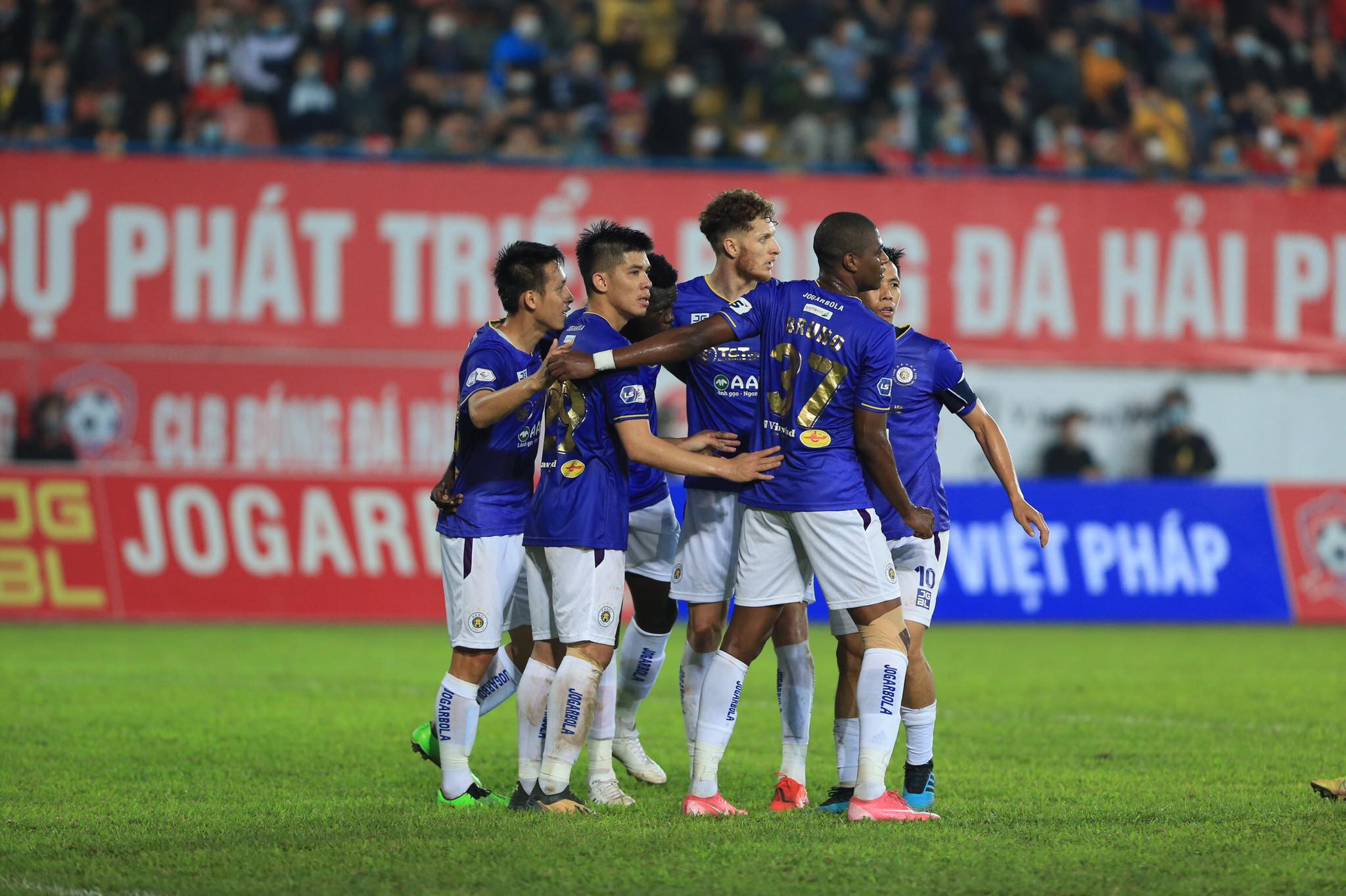 Văn Đại nhân đôi cách biệt cho Hà Nội FC.