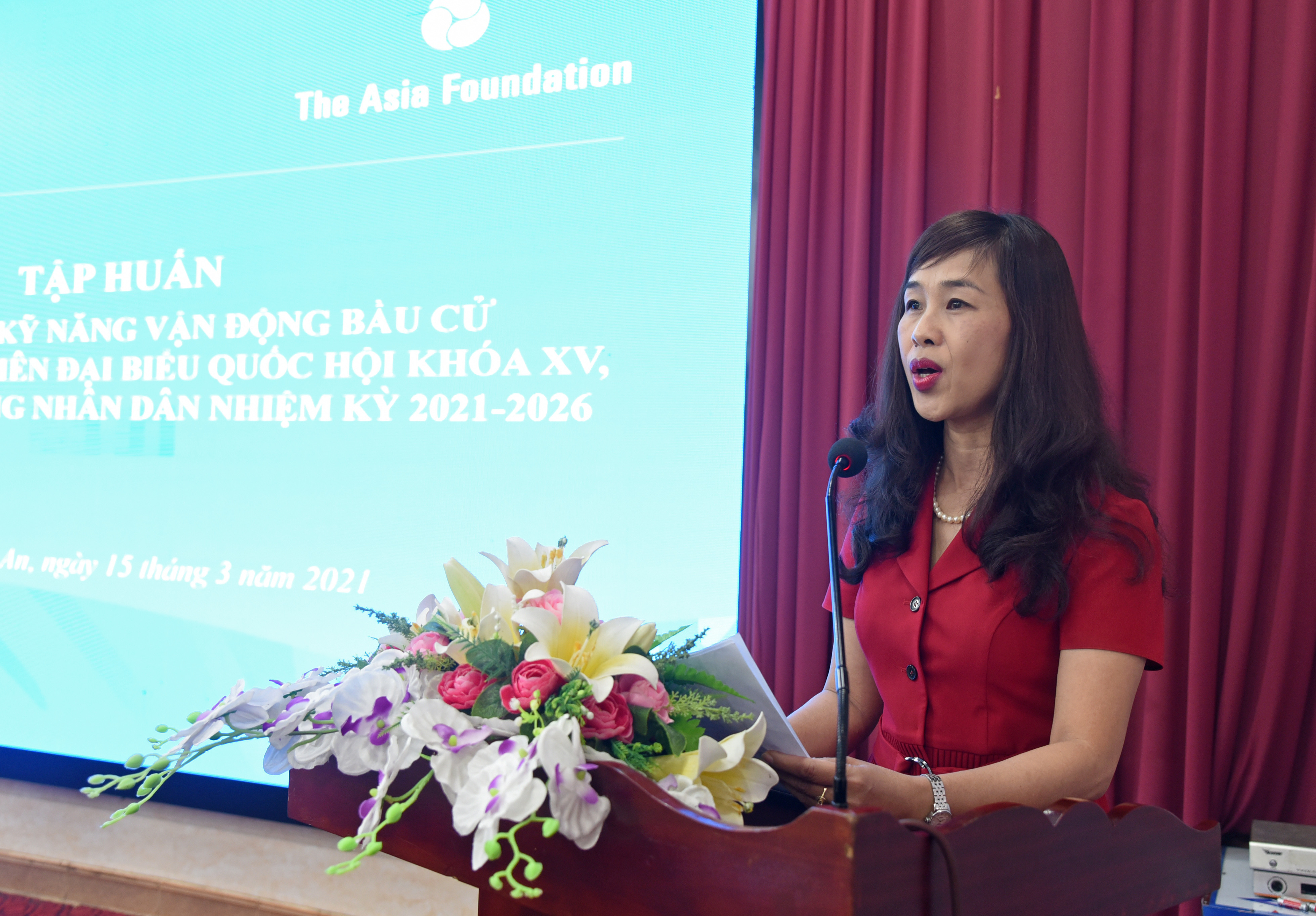 Chủ tịch Hội LHPN tỉnh Nguyễn Thị Quỳnh Hoa phát biểu khai mạc. Ảnh: TG