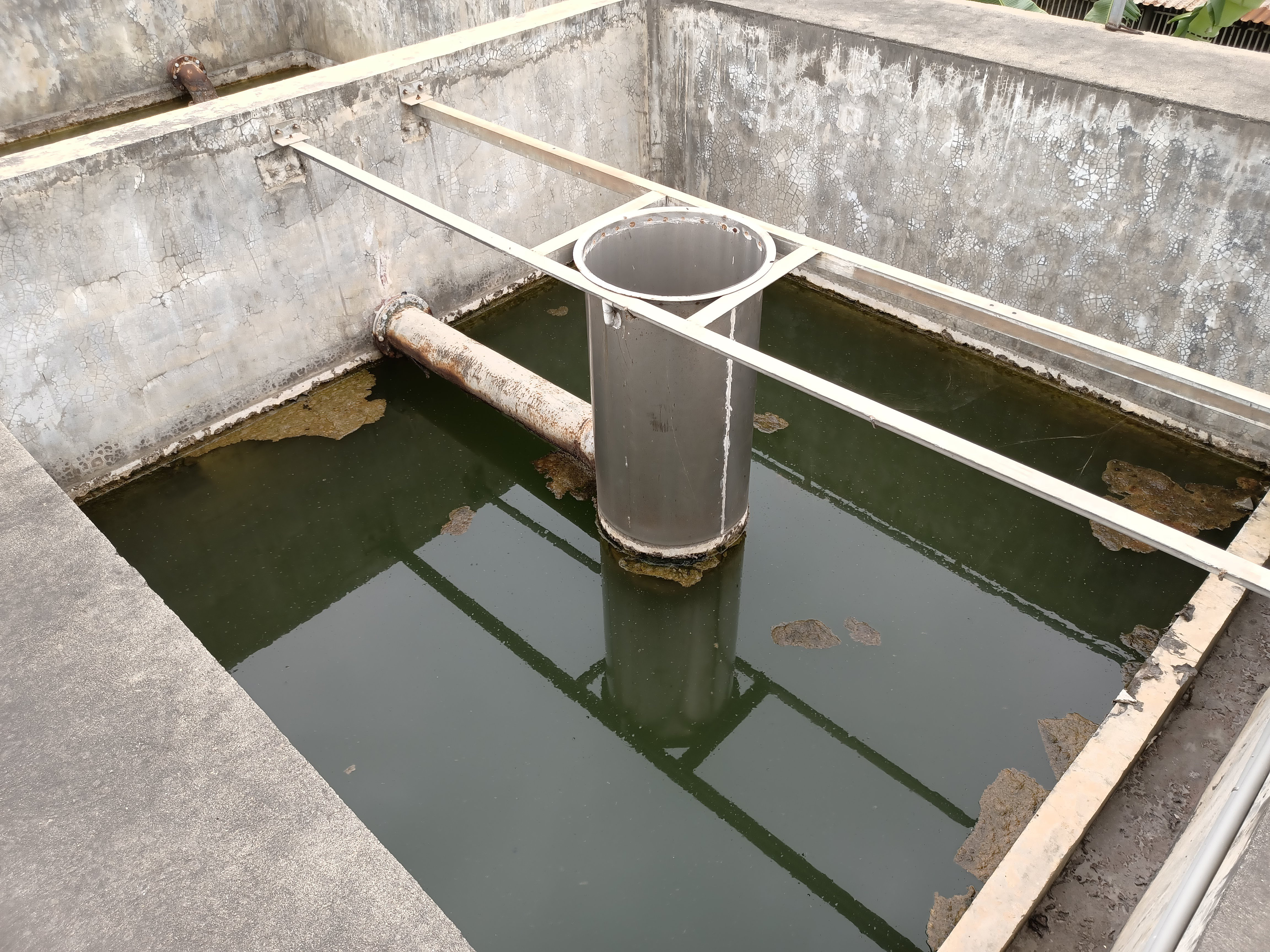 Dù được đầu tư tiền tỷ nhưng trạm xử lý nước thải tập trung tại CCN Tháp - Hồng - Kỷ chủ yếu nằm 