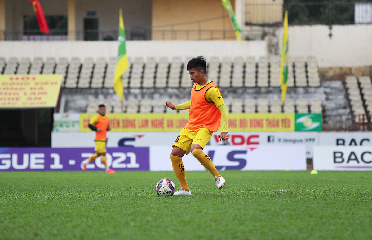 Ngoài ra, trung vệ Thái Bá Sang cũng đã kịp bình phục chấn thương để sẵn sàng ra sân. Trường hợp chấn thương duy nhất thuộc về tiền vệ Đặng Văn Lắm. Ảnh: TK
