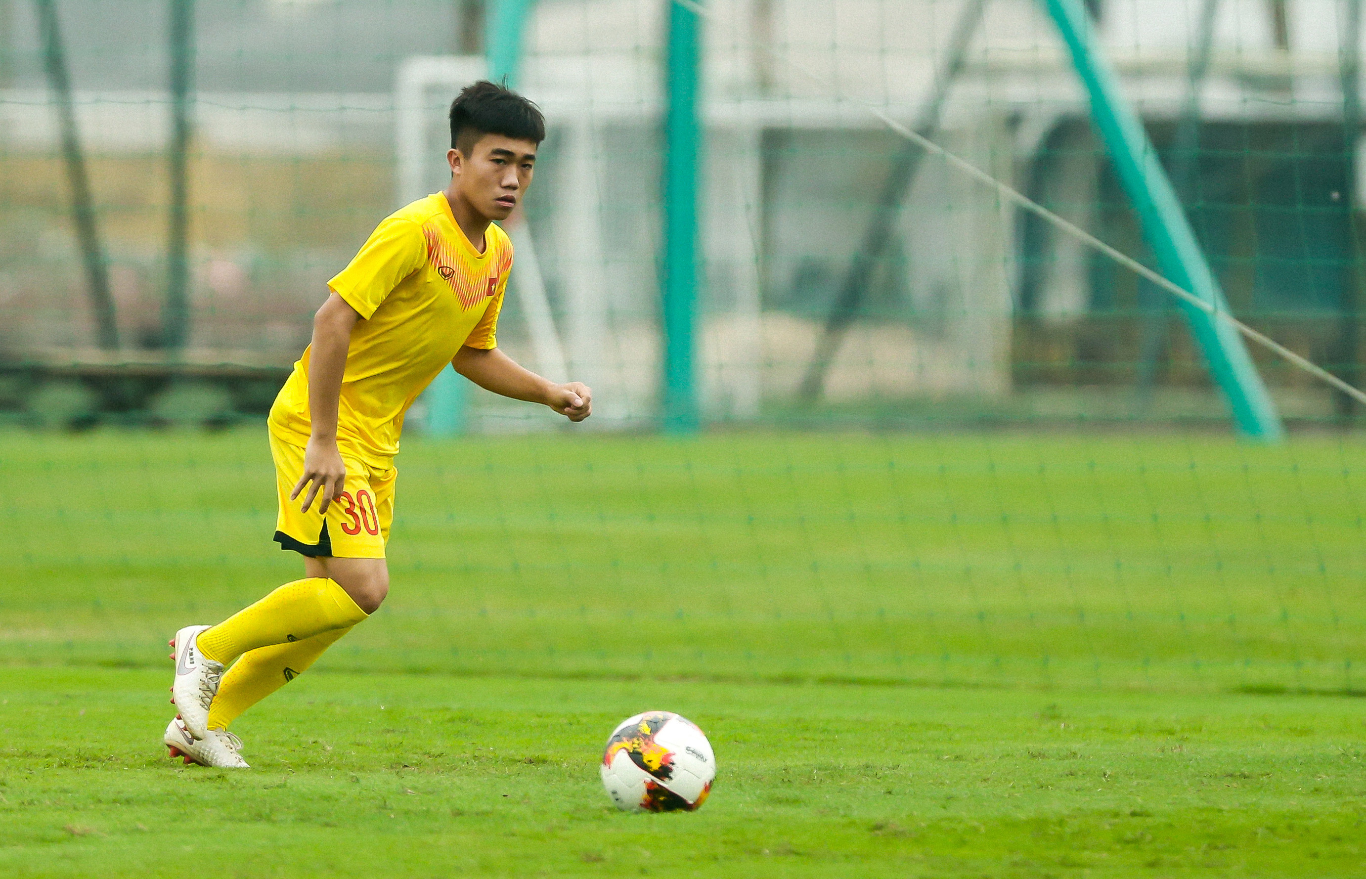 Tiền vệ Đặng Bá Hà của SLNA cũng từng được triệu tập vào đội U15 Việt Nam. Ảnh: Hải Hoàng
