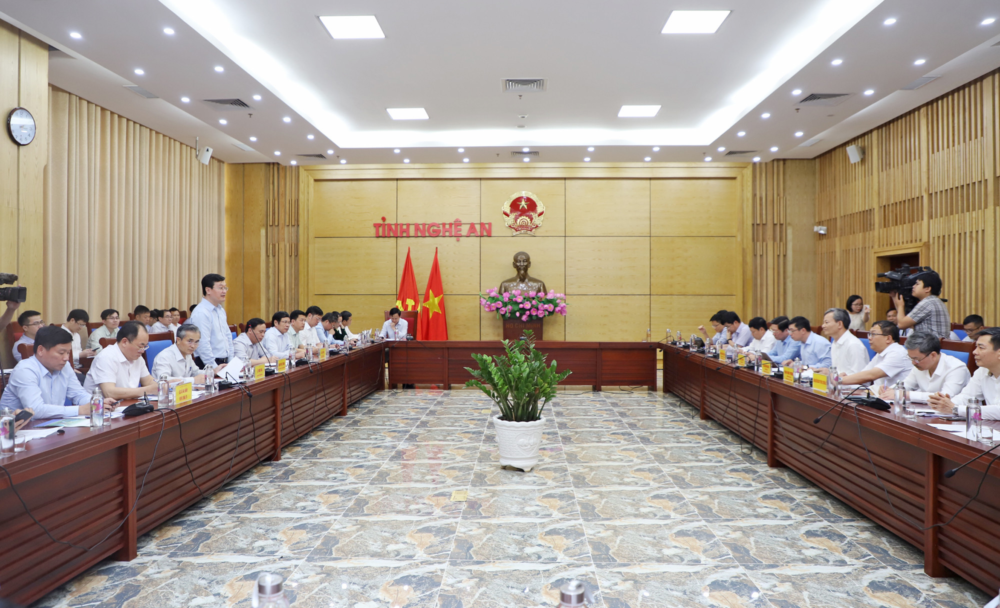 Toàn cảnh buổi làm việc giữa UBND tỉnh Nghệ An và Tập đoàn Điện lực Việt Nam. Ảnh: Phạm Bằng
