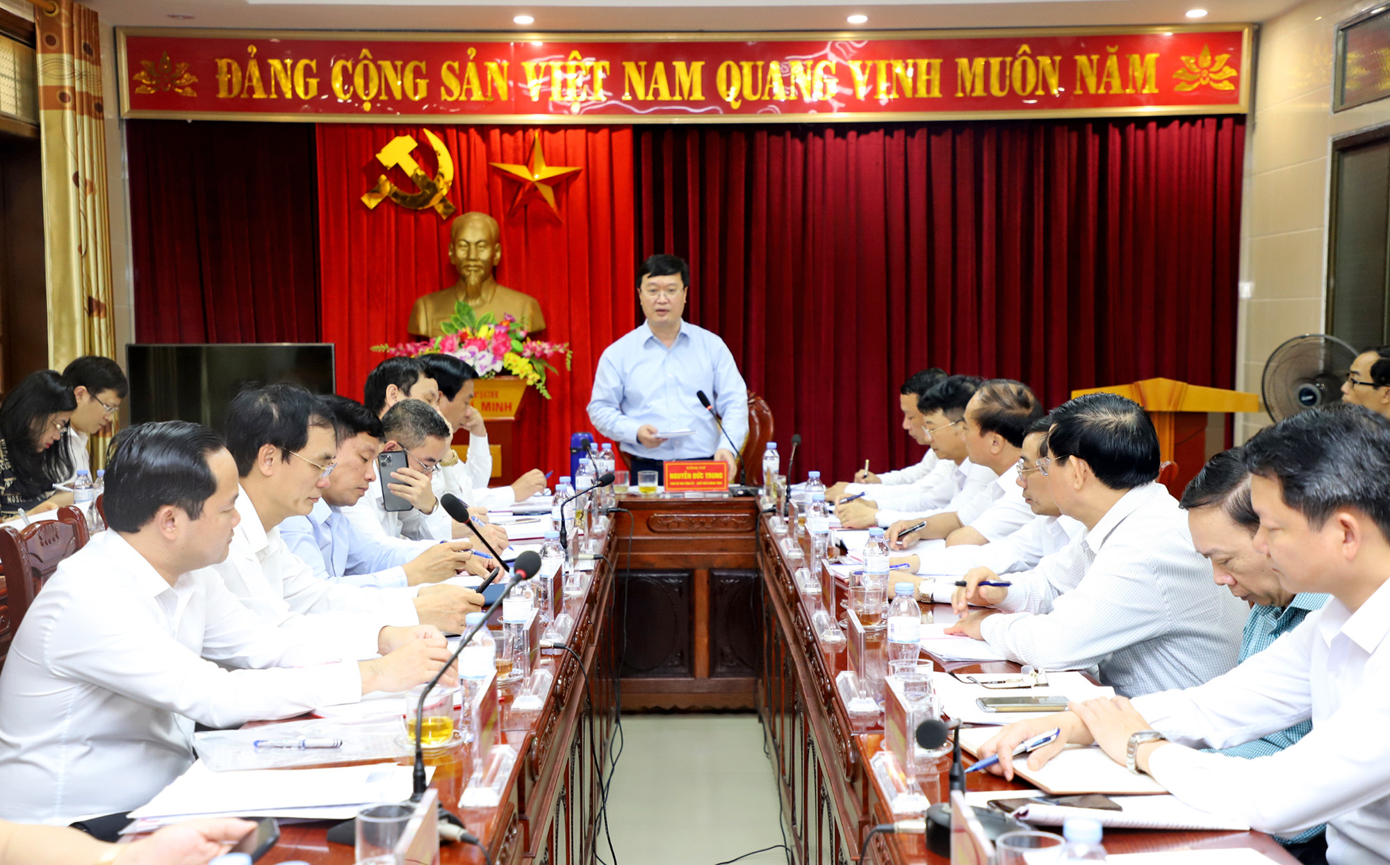 Toàn cảnh cuộc làm việc của đồng chí Nguyễn Đức Trung - Chủ tịch UBND tỉnh cùng đoàn công tác với lãnh đạo huyện Nghi Lộc. Ảnh: Phạm Bằng
