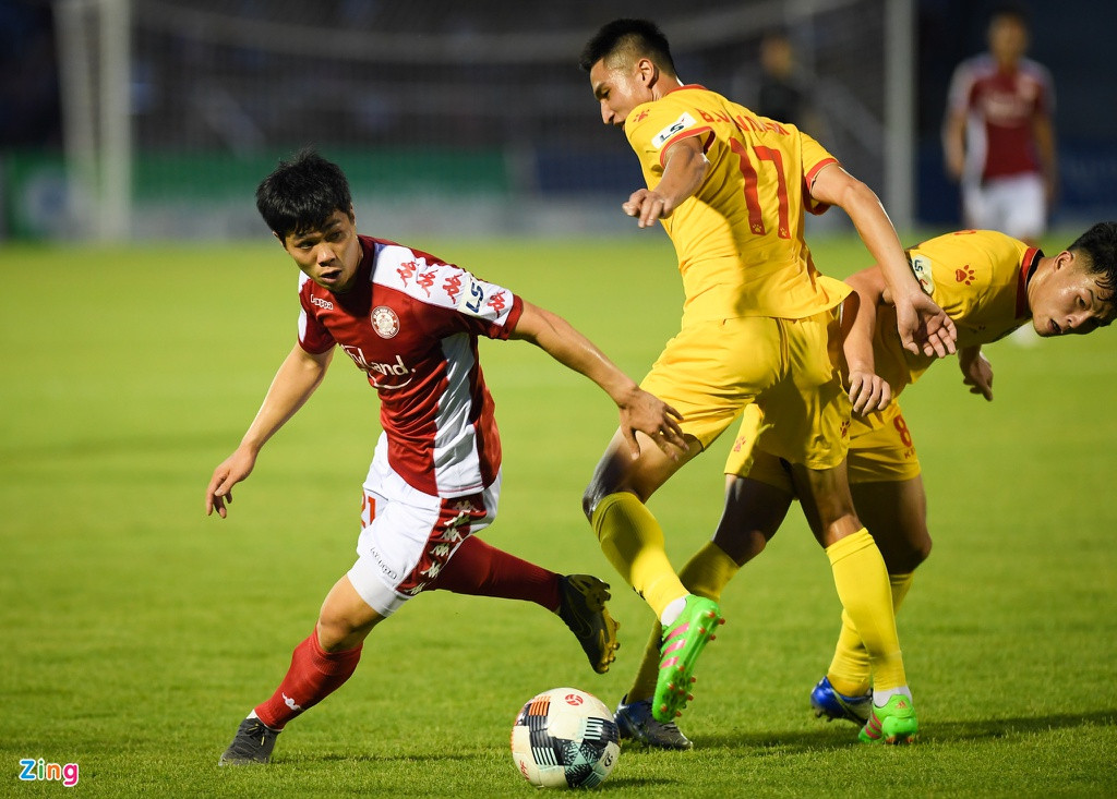 Công Phượng bị thay ra ở hiệp 2 trong trận thua 0-1 của CLB TP.HCM trên sân của Hà Tĩnh ở mùa giải 2020. Ảnh: Việt Hùng.