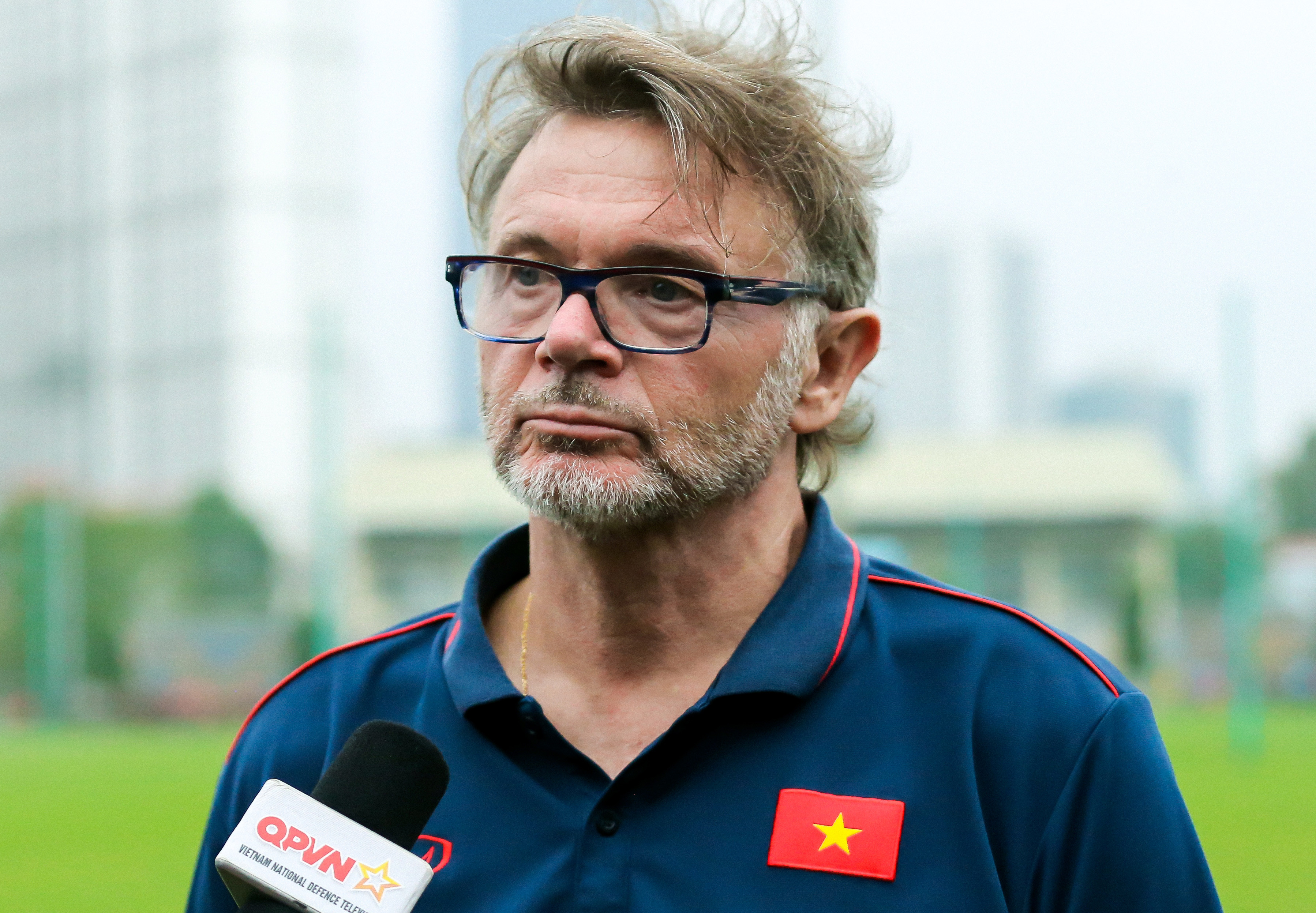 HLV Philippe Troussier hài lòng về tinh thần của các cầu thủ ĐT U18 Việt Nam sau trận đá tập với CLB Phù Đổng. Ảnh: Hải Hoàng