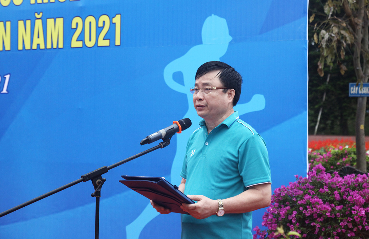 Phó Chủ tịch UBND tỉnh phát động Ngày chạy Olympic vì sức khỏe toàn dân 2020. Ảnh: TK