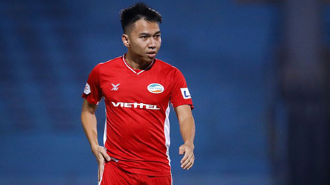 Tiền vệ người Nghệ An đã tỏa sáng ở rất nhiều trận đấu và được xem là linh hồn trong cách chơi của đội bóng áo đỏ.