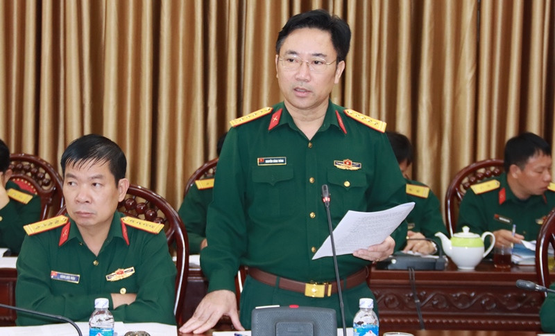 Lãnh đạo Bộ CHQS tỉnh báo cáo kết quả triển khai nhiệm vụ diễn tập khu vực phòng thủ tỉnh năm 2021.