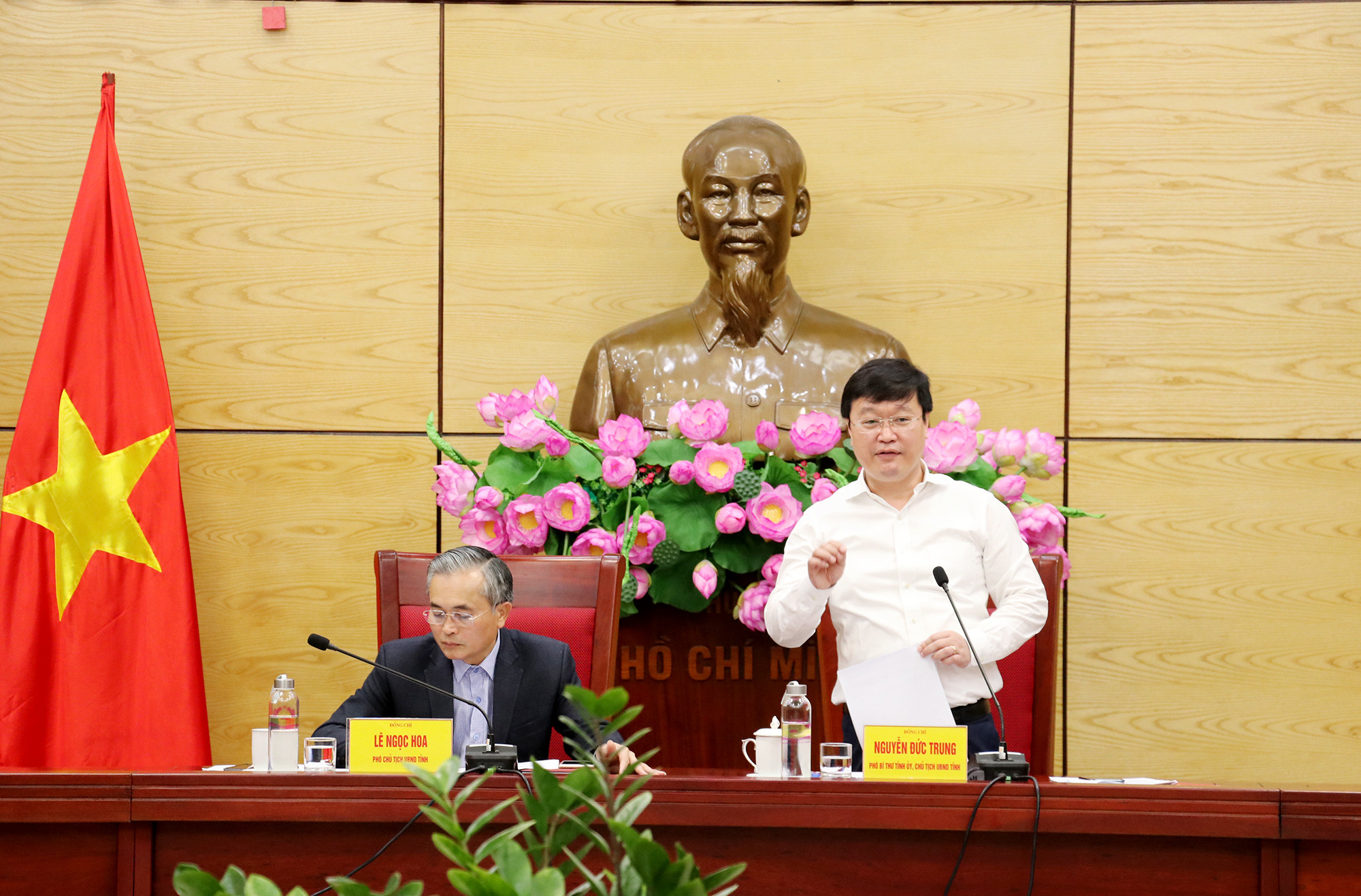 Đồng chí Nguyễn Đức Trung - Chủ tịch UBND tỉnh phát biểu ý kiến chỉ đạo tại hội nghị giao ban. Ảnh: Phạm Bằng