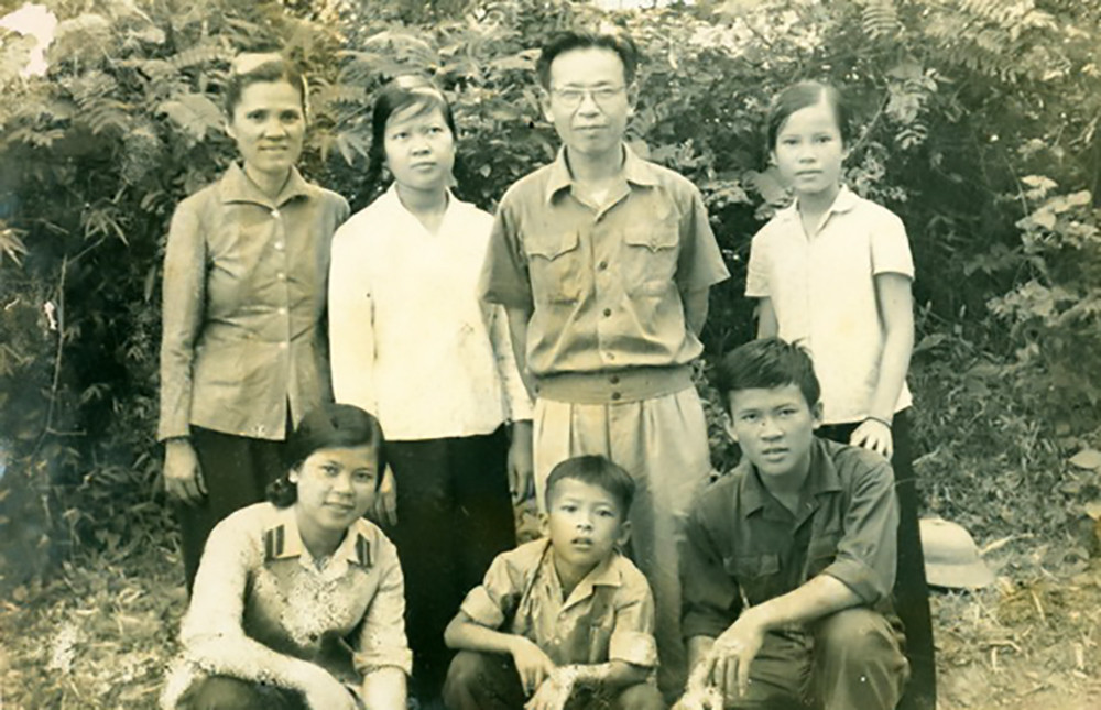 Gia đình đồng chí Võ Thúc Đồng năm 1971. Ảnh tư liệu