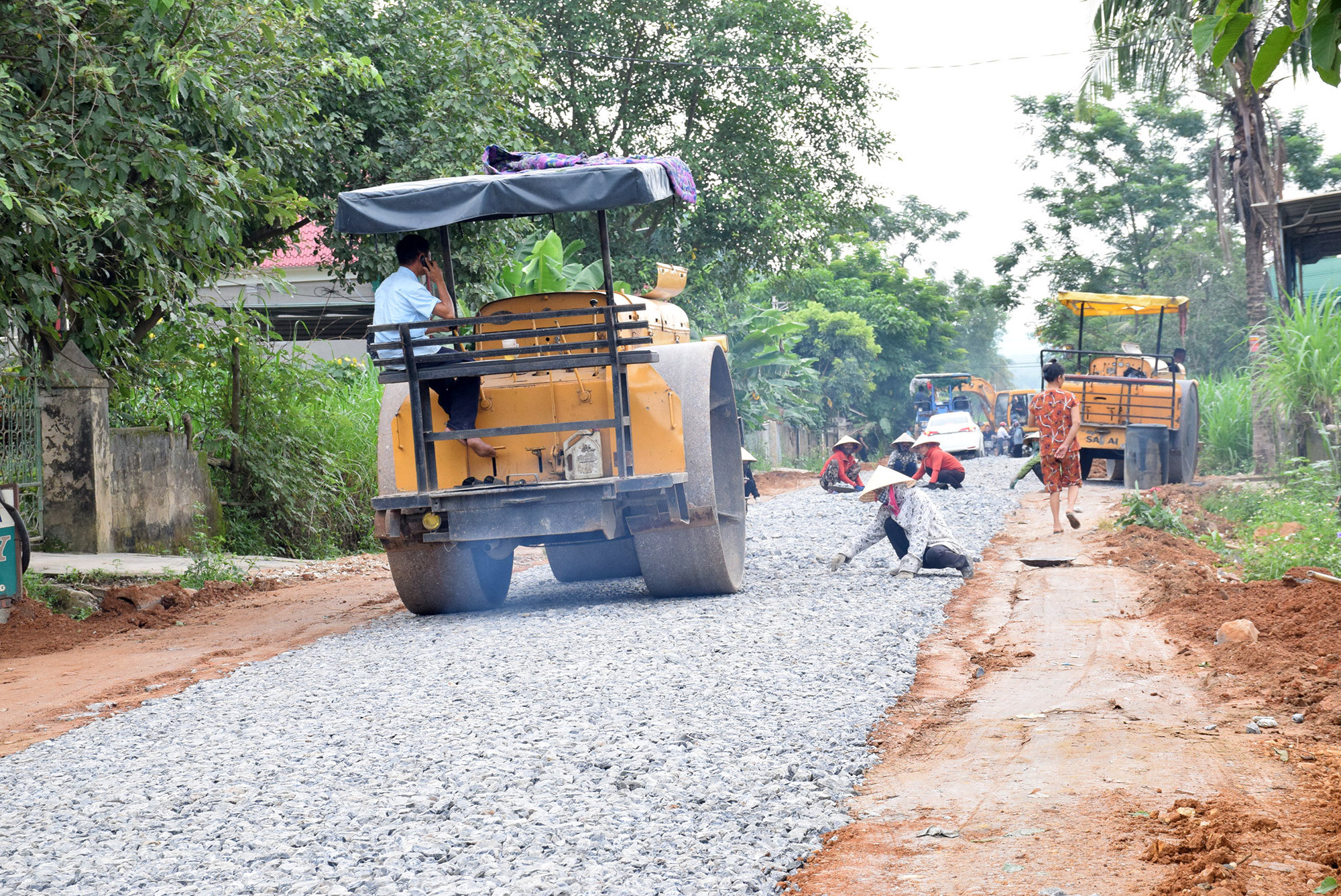 Huyện Tân Kỳ chú trọng đầu tư nâng cấp các tuyến đường giao thông. Ảnh Xuân Hoàng