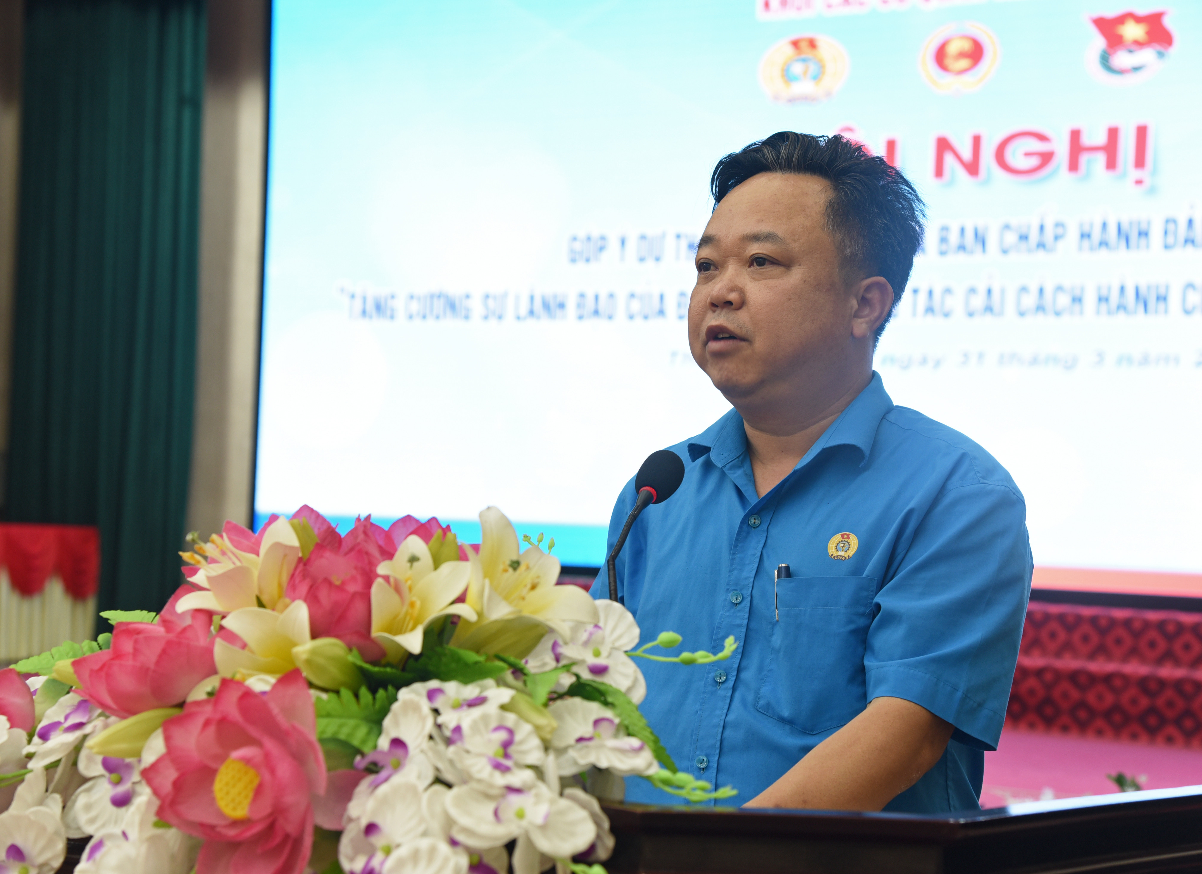 Đồng chí Nguyễn Công Danh - Chủ tịch Công đoàn Viên chức tỉnh phát biểu tại hội nghị. Ảnh: TG