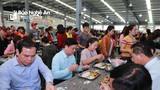 Chủ tịch UBND tỉnh Thái Thanh Quý dùng bữa trưa cùng công nhân nhà máy may