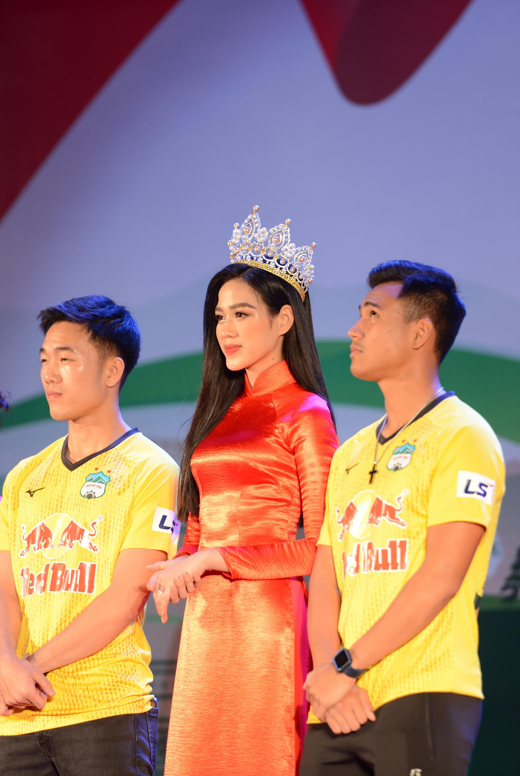 Các fans hy vọng với sự chuẩn bị chu đáo, Đỗ Thị Hà sẽ đạt được thành tích ấn tượng tại cuộc thi Miss World 2021, nối tiếp thành công của đàn chị Lương Thùy Linh. Ảnh: Dương Triều.