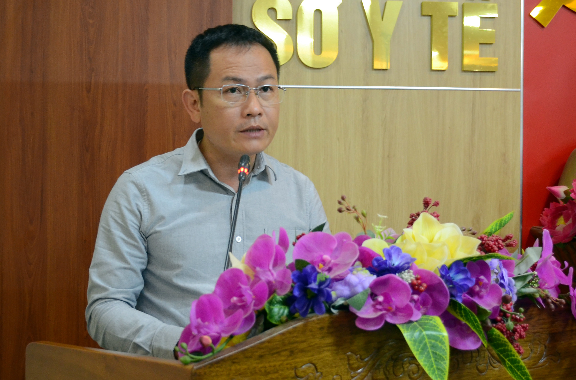 Bác sĩ CKII Nguyễn Hữu Lê, Phó Giám đốc Sở Y tế phát động lời kêu gọi hưởng ứng Tháng hành động vì ATTP năm 2021. Ảnh Thành Chung