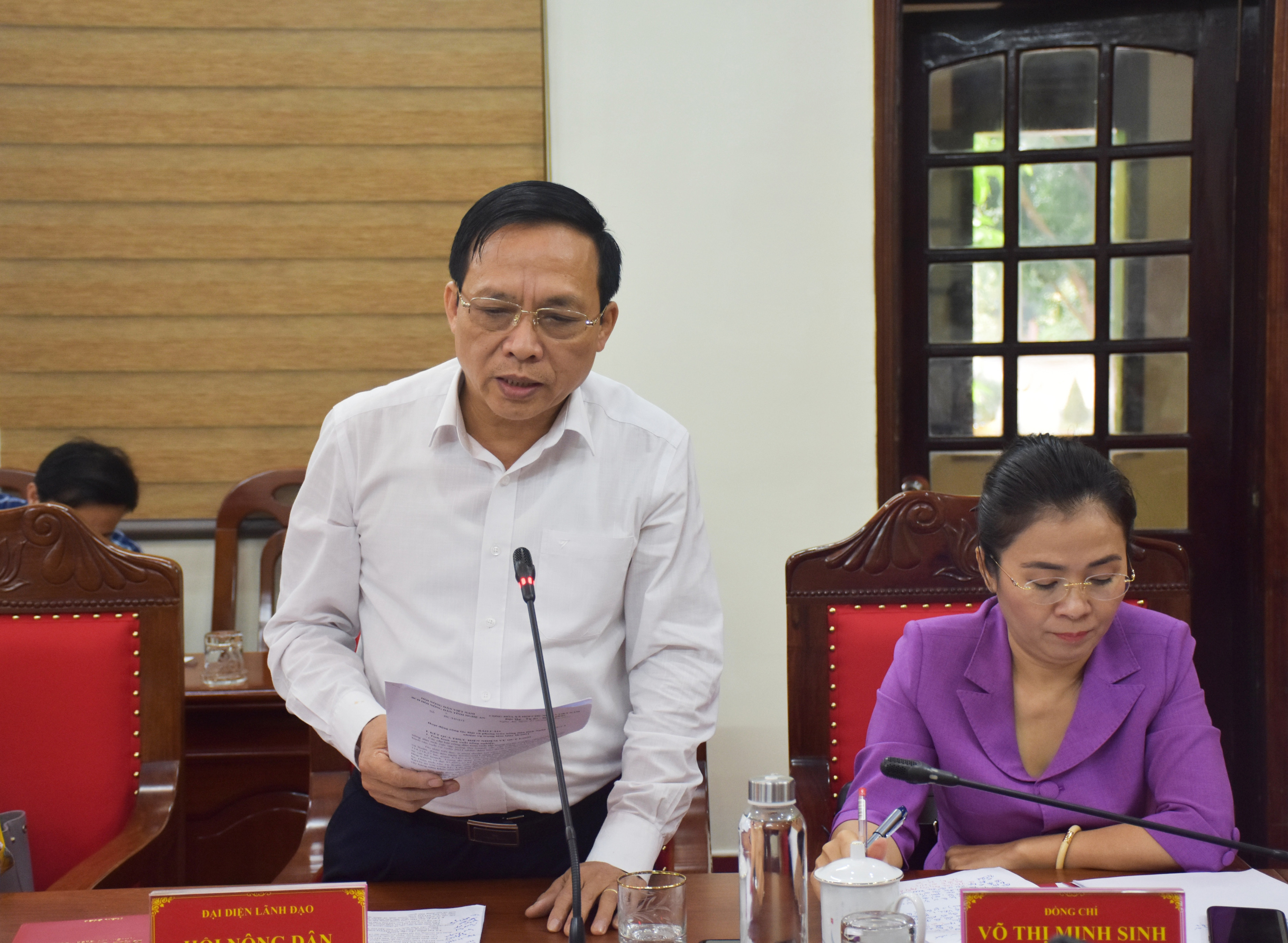 Chủ tịch Hội Nông dân tỉnh Nghệ An Nguyễn Quang Tùng phát biểu cơ chế chính sách đầu tư chế biến nông sản. Ảnh: Thanh Lê