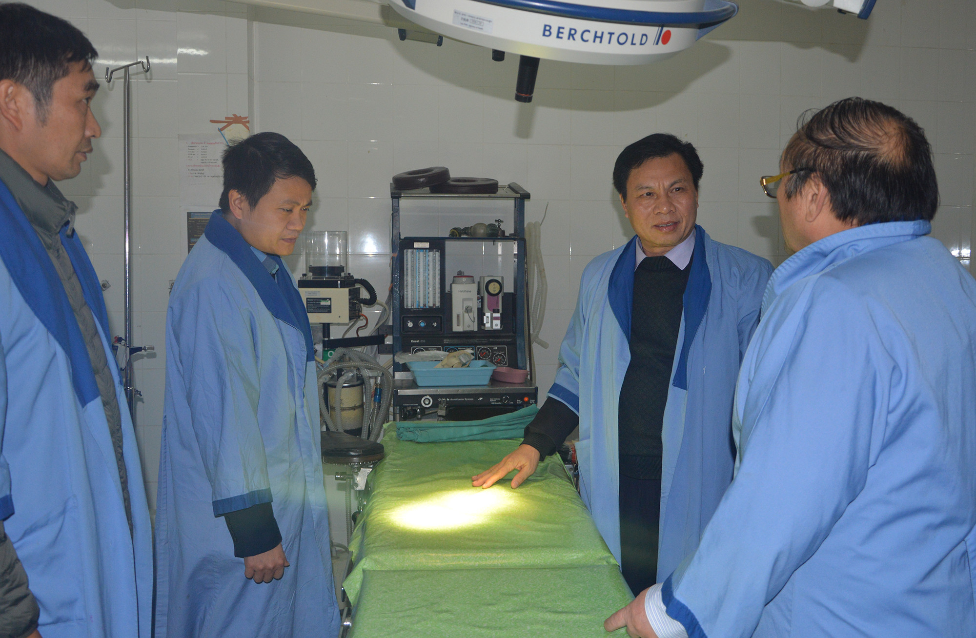 Bệnh viện HNĐK Nghệ An Hỗ trợ chuyển giao kỹ thuật cho BV tỉnh Xiêng khoảng - Lào năm 2018. Ảnh tư liệu