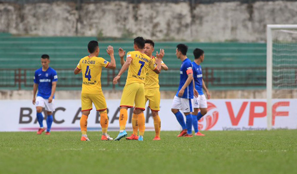 Trận đấu giữa SLNA và Than Quảng Ninh (1 - 0) tại vòng 4 giai đoạn 1 V.League 2021. Ảnh: VPF