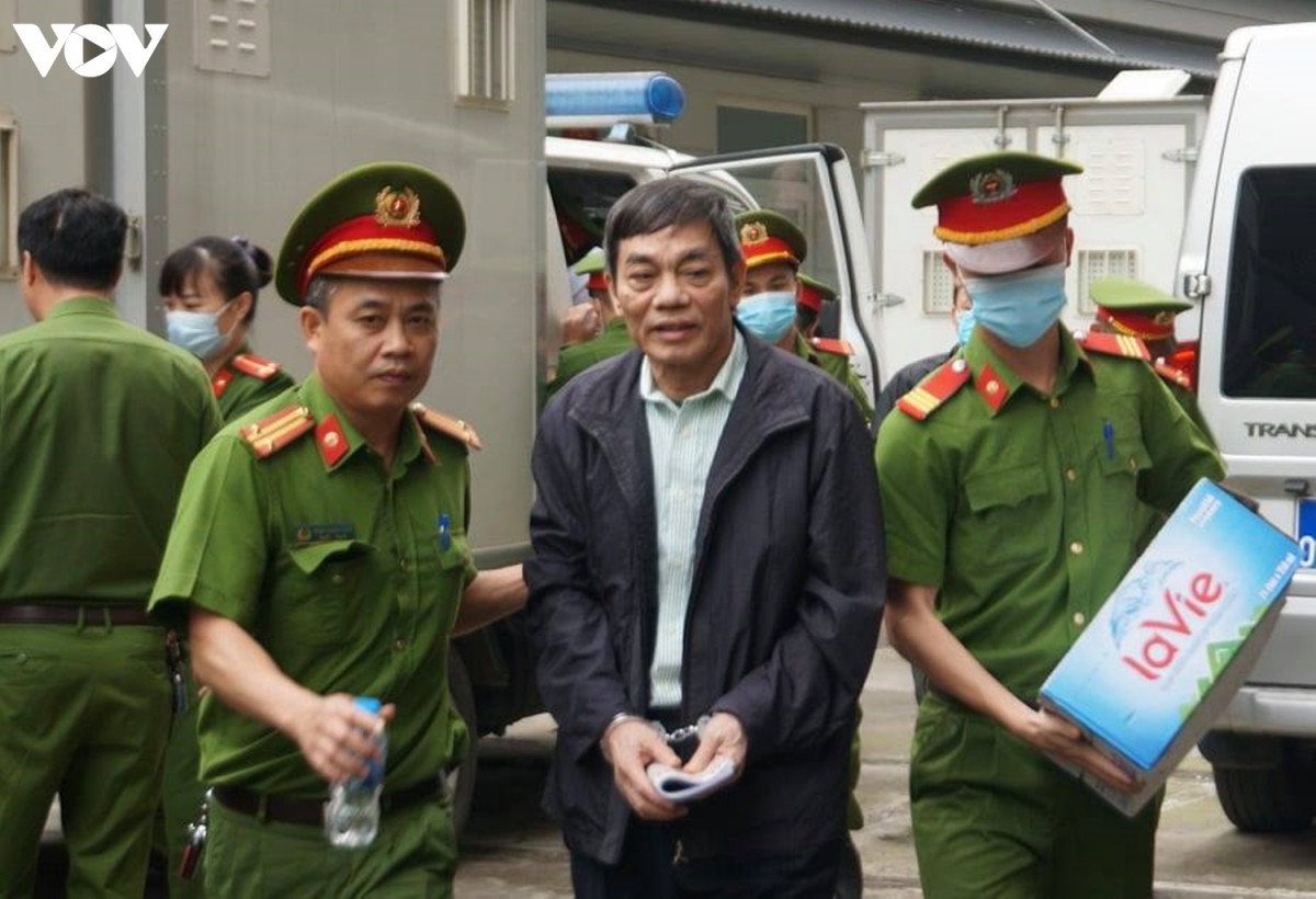 Dẫn giải bị cáo Mai Văn Tinh - Cựu Chủ tịch HĐQT Công ty Thép Việt Nam