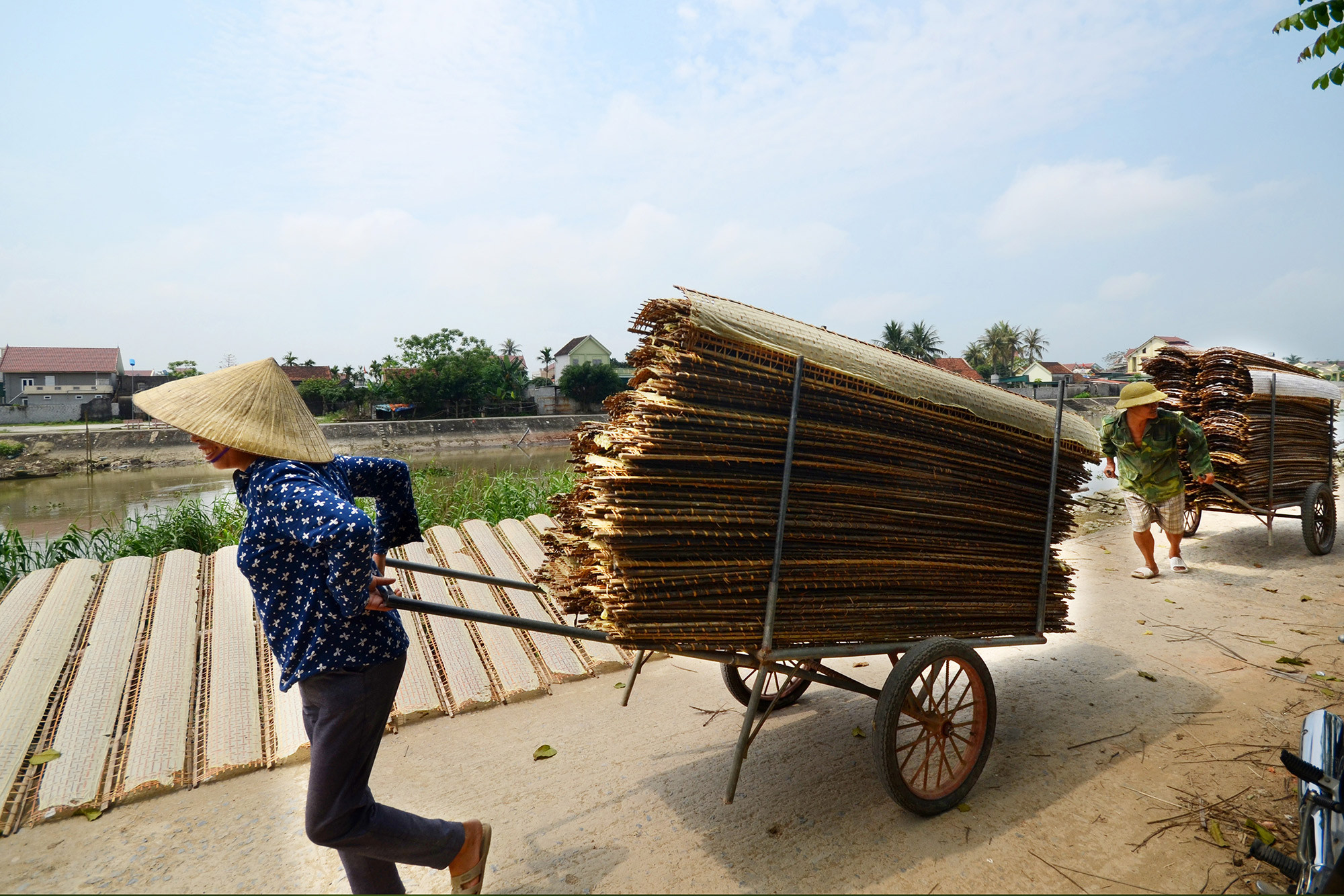 Nghề làm bánh đa Trung Yên đã góp phần xóa đói giảm nghèo và làm giàu chính đáng. Ông xóm trưởng Nguyễn Đình Hòa cho biết: Cứ một tạ gạo nguyên liệu làm bánh đa nem trừ chi phí rồi còn thu lãi 900 nghìn - 1 triệu đồng.