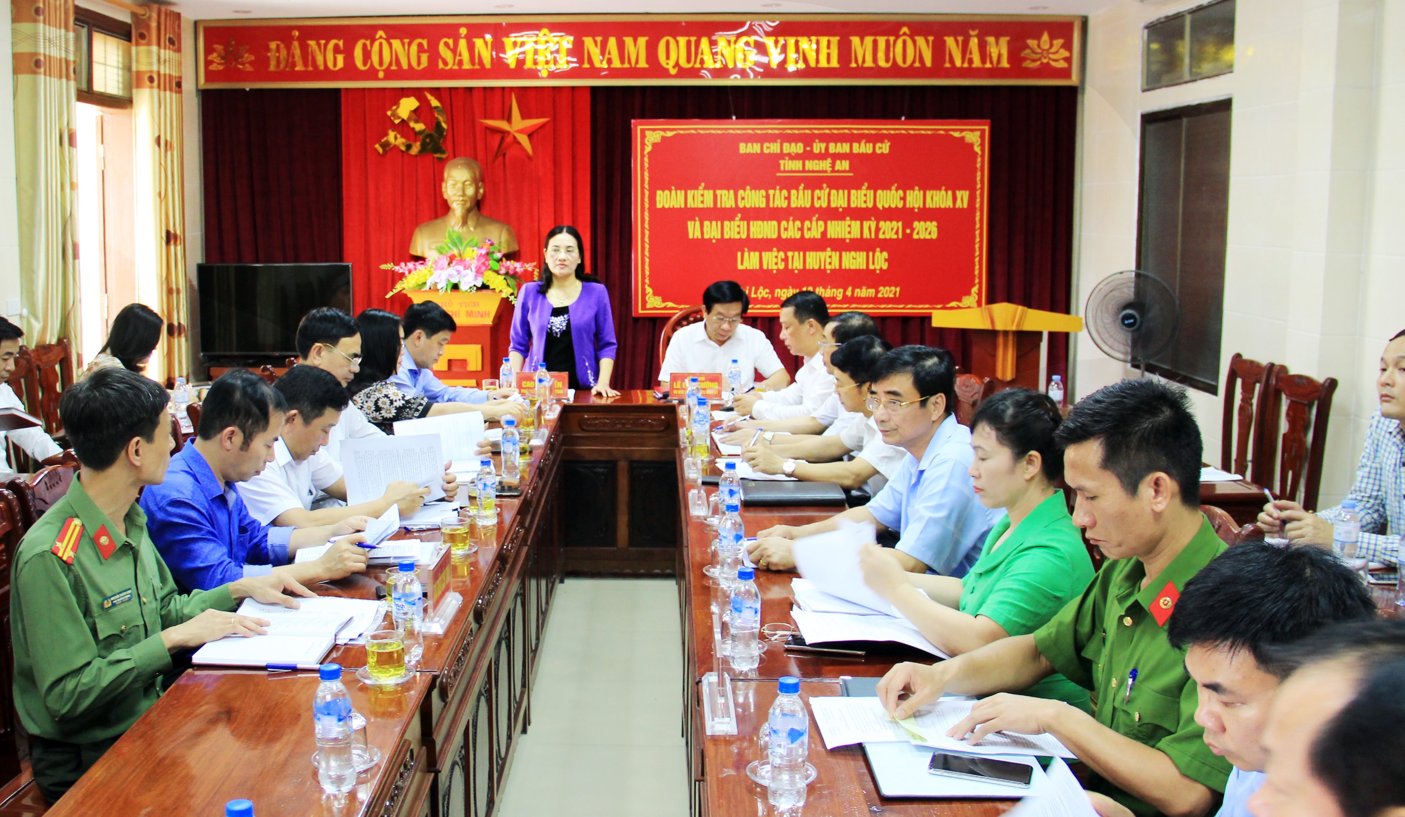 Đoàn công tác làm việc với UBBC huyện Nghi Lộc. Ảnh: Thanh Quỳnh
