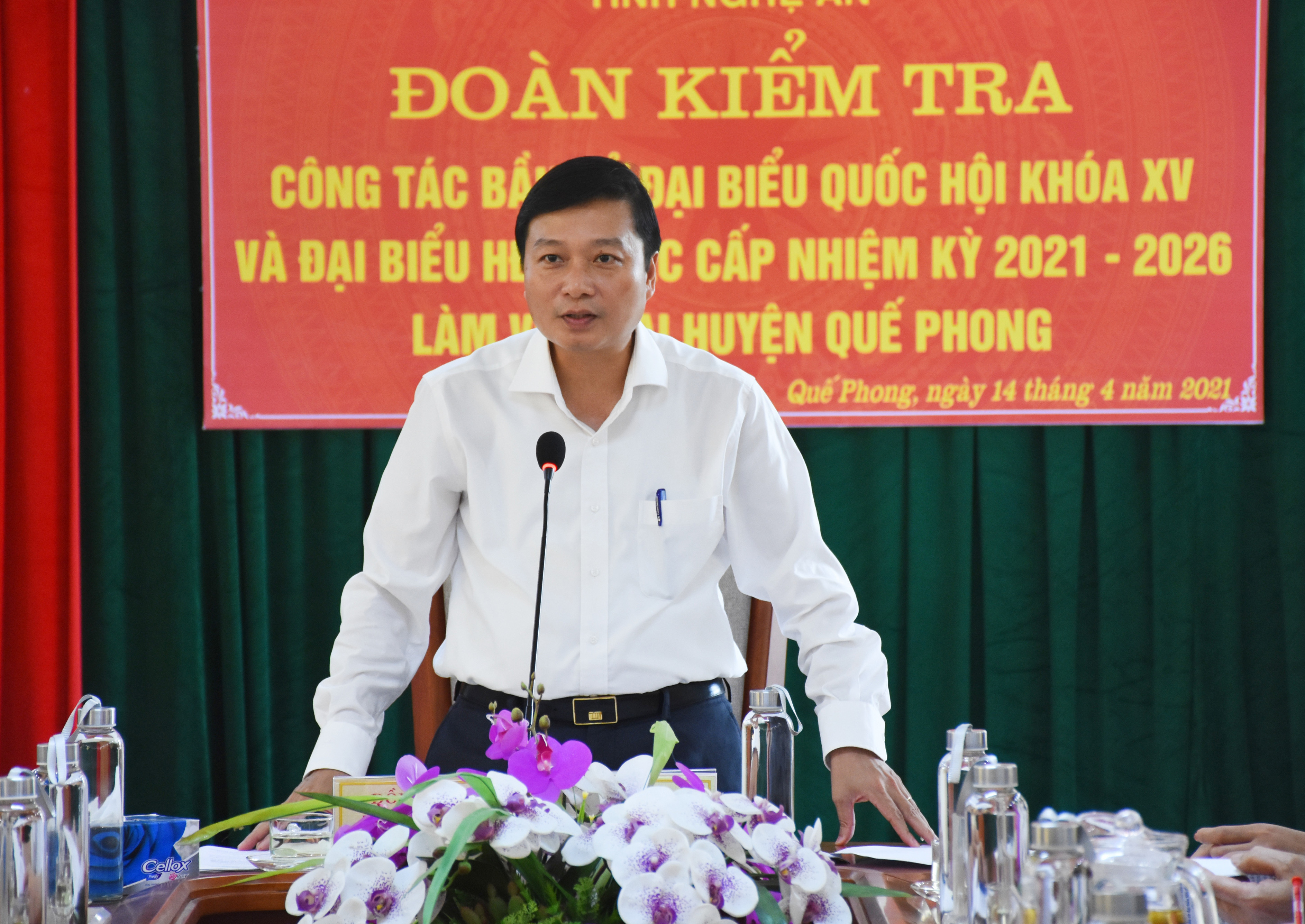 Phó Chủ tịch Thường trực UBND tỉnh Lê Hồng Vinh kết luận cuộc làm việc. Ảnh: Thanh Lê