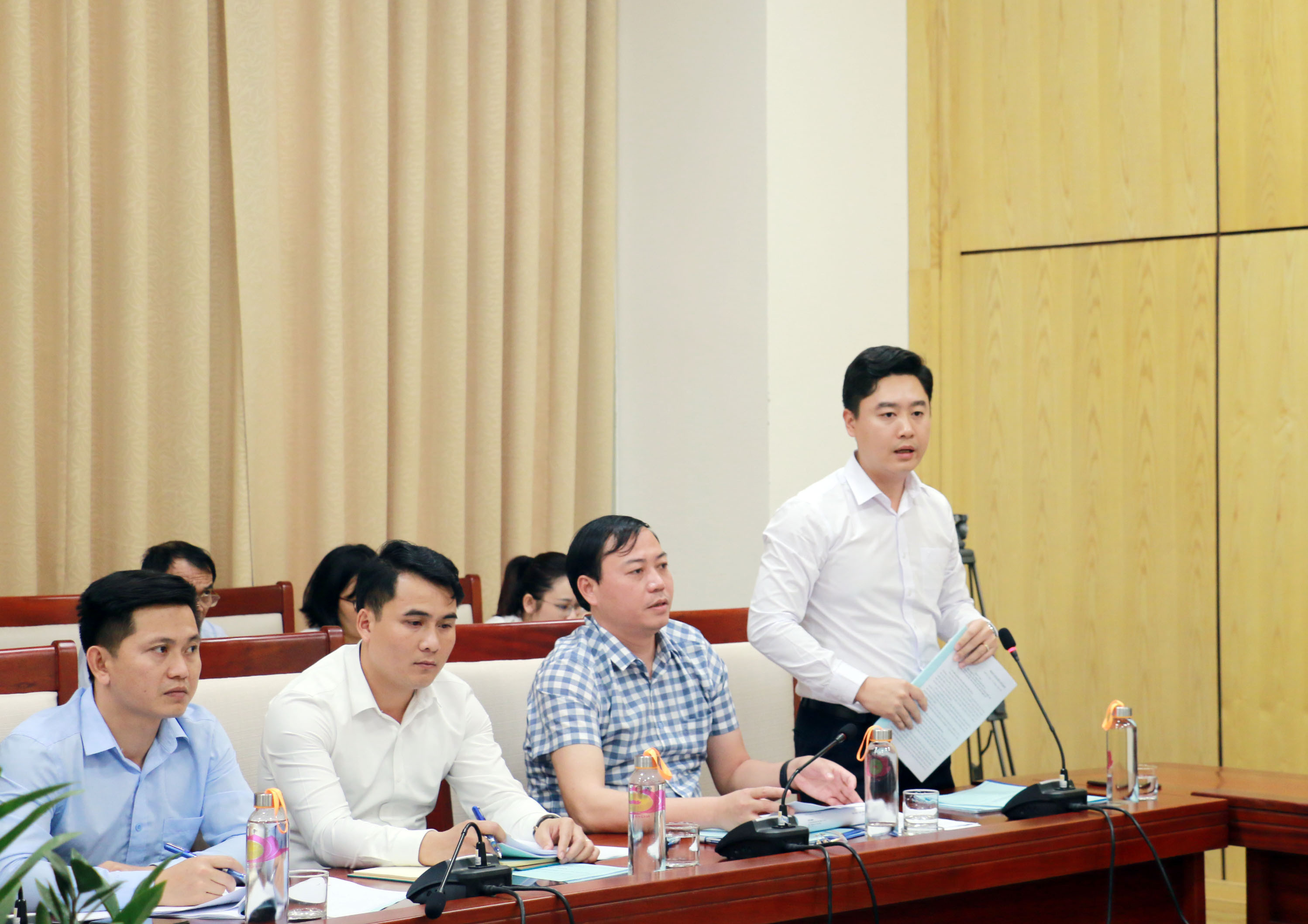 Đồng chí Lê Văn Lương - Bí thư tỉnh đoàn phát biểu tại cuộc họp. Ảnh: MH