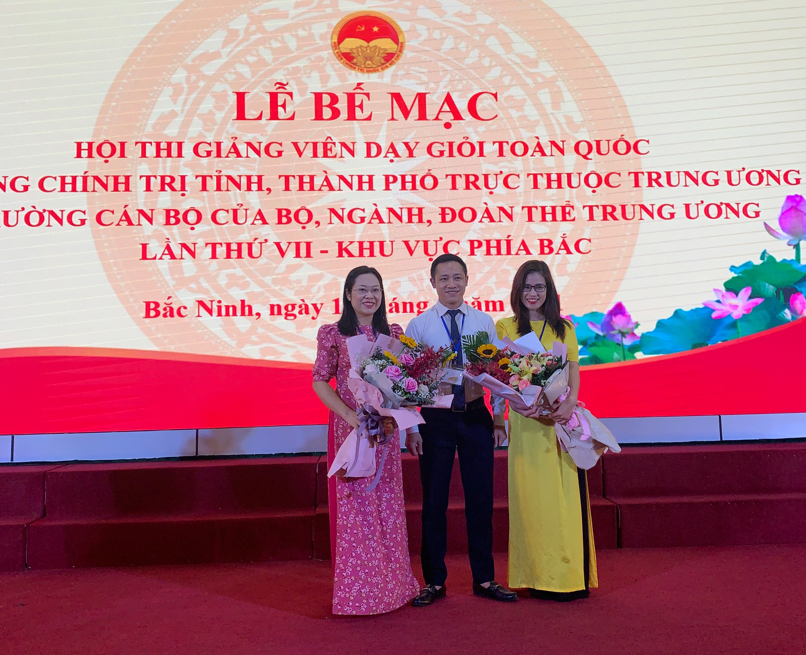 Ba thí sinh giảng viên của Trường Chính trị tỉnh Nghệ An tham dự Hội thi