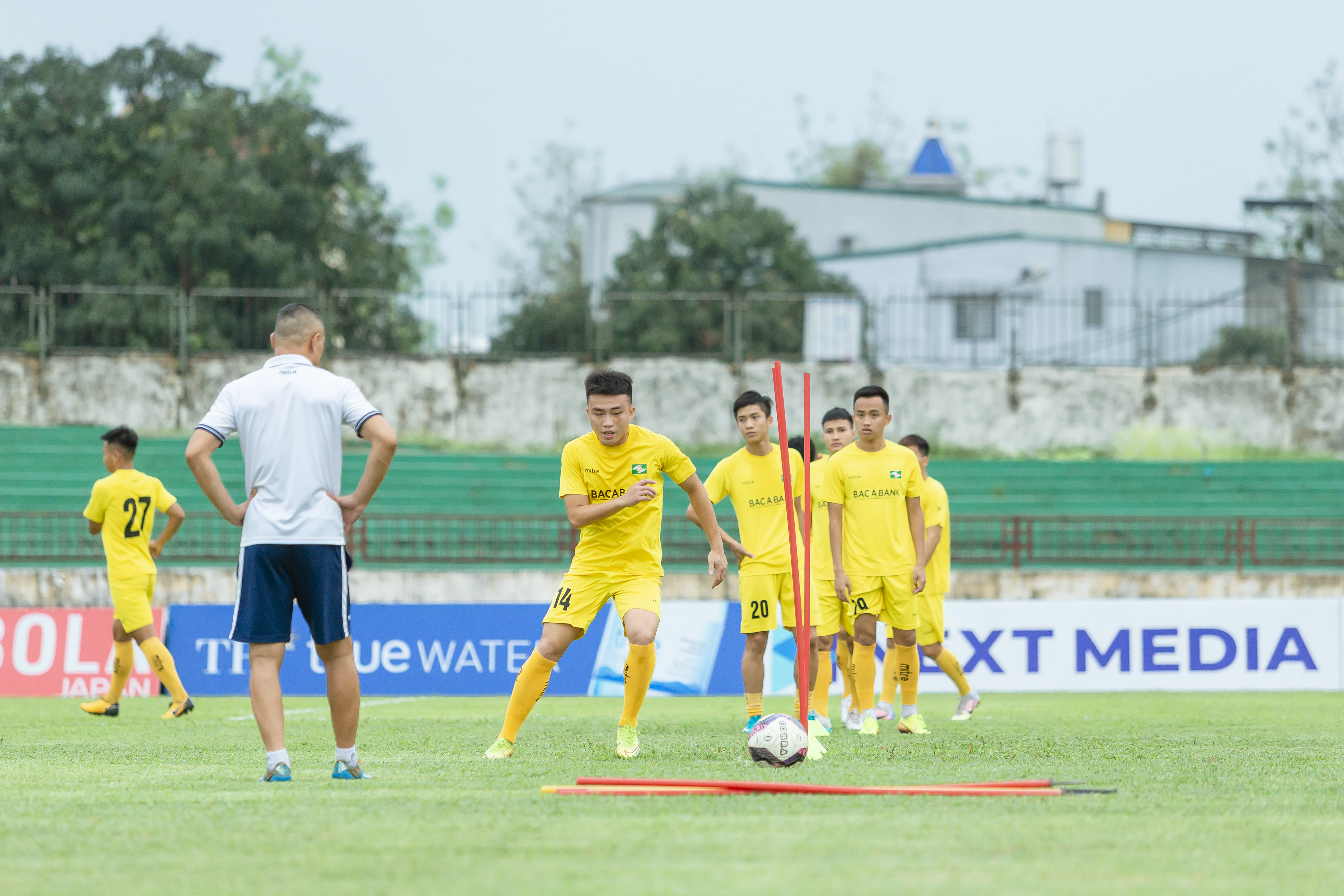 Những cầu thủ trẻ như Nguyễn Văn Việt cũng đang củng cố được niềm tin khi được trao cơ hội thi đấu. Ảnh: Hoàng Cường