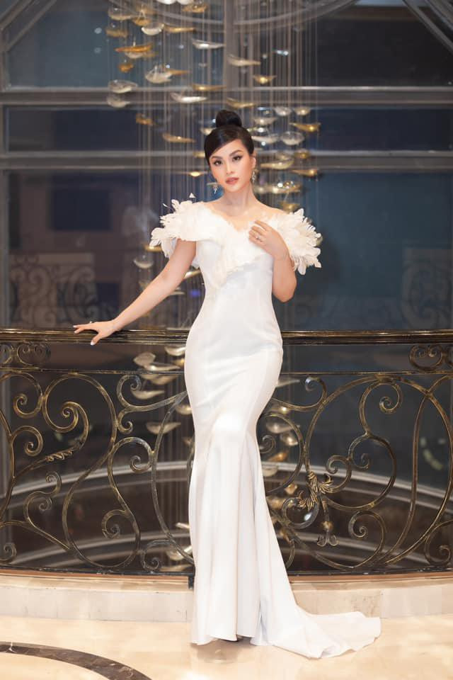Thiết kế này từng được Á hậu Diễm Trang mặc trước đó khi cô đảm nhận vai trò MC ở một sự kiện.
