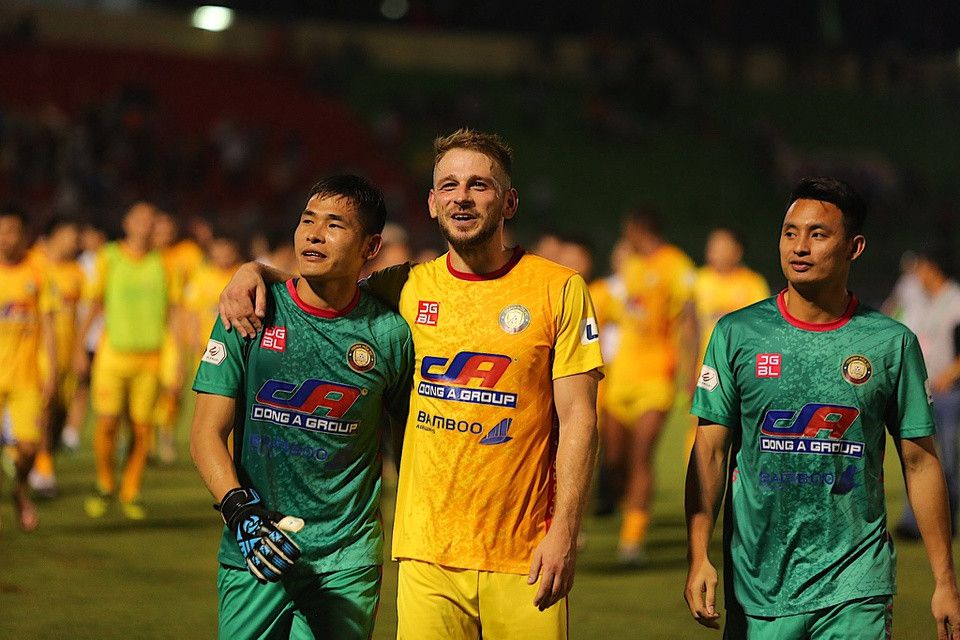 Các cầu thủ CLB Thanh Hóa ăn mừng chiến thắng trên sân Quy Nhơn. Ảnh: CLB Thanh Hóa.