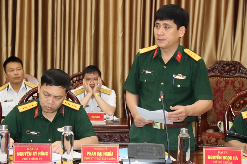 Thượng tá Phan Đại Nghĩa, Phó chỉ huy trưởng, Tham mưu trưởng Bộ CHQS tỉnh báo cáo kết quả lập quy hoạch sử dụng đất quốc phòng thời kỳ 2021 – 2030 và tầm nhìn đến năm 2050 trên địa bàn tỉnh Nghệ An