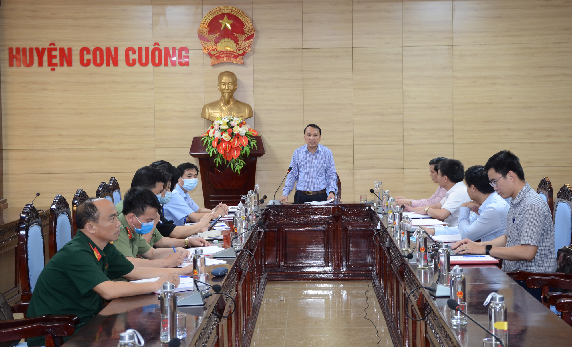 Ban Chỉ đạo Phòng chống dịch COVID-19 tỉnh Nghệ An làm việc cùng huyện Con Cuông. Ảnh: Thành Chung