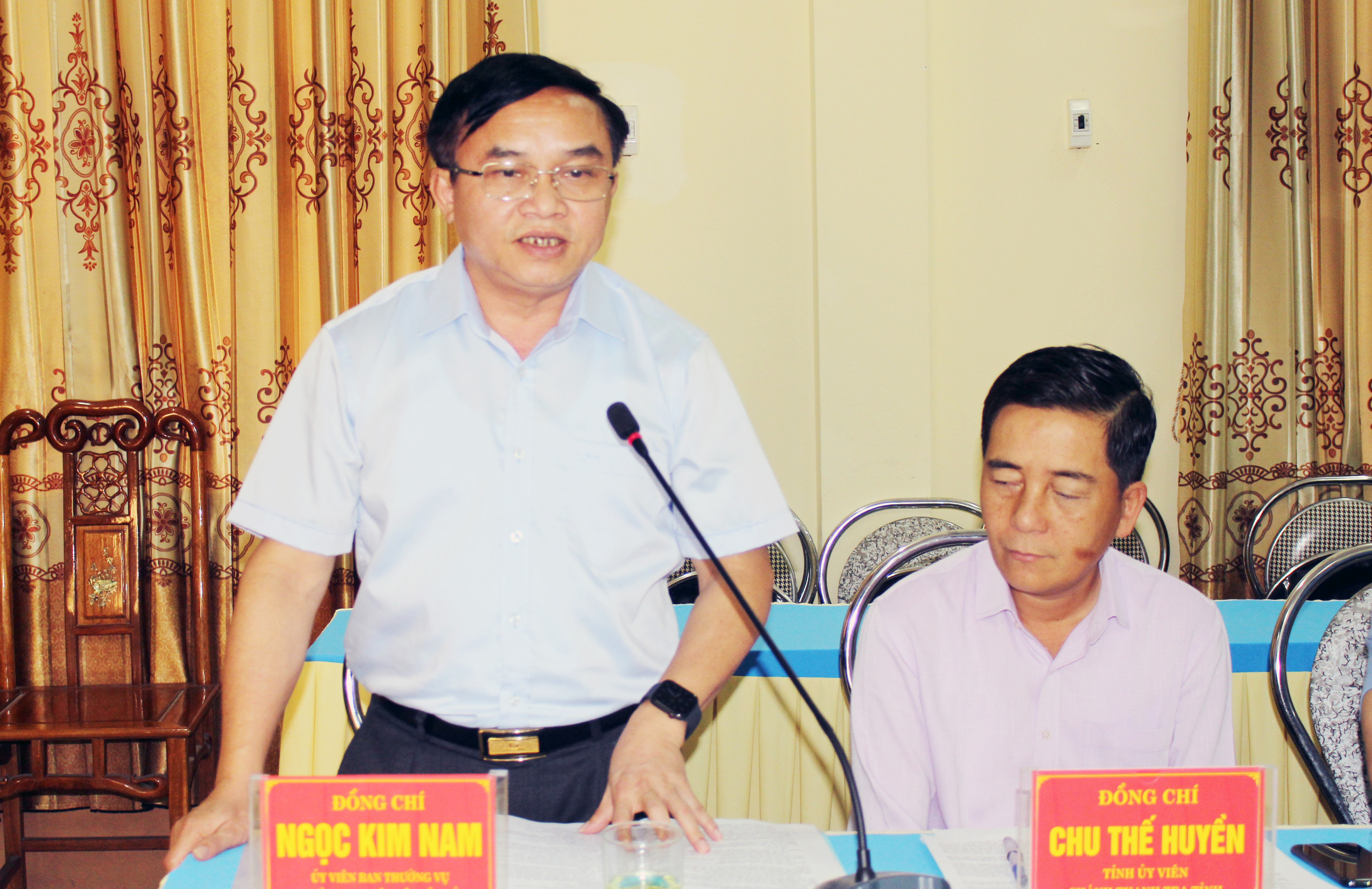 Đồng chí Trưởng Ban Dân vận Tỉnh ủy Ngọc Kim Nam phát biểu tại cuộc làm việc với UBBC huyện Quỳ Hợp. Ảnh: Thanh Quỳnh