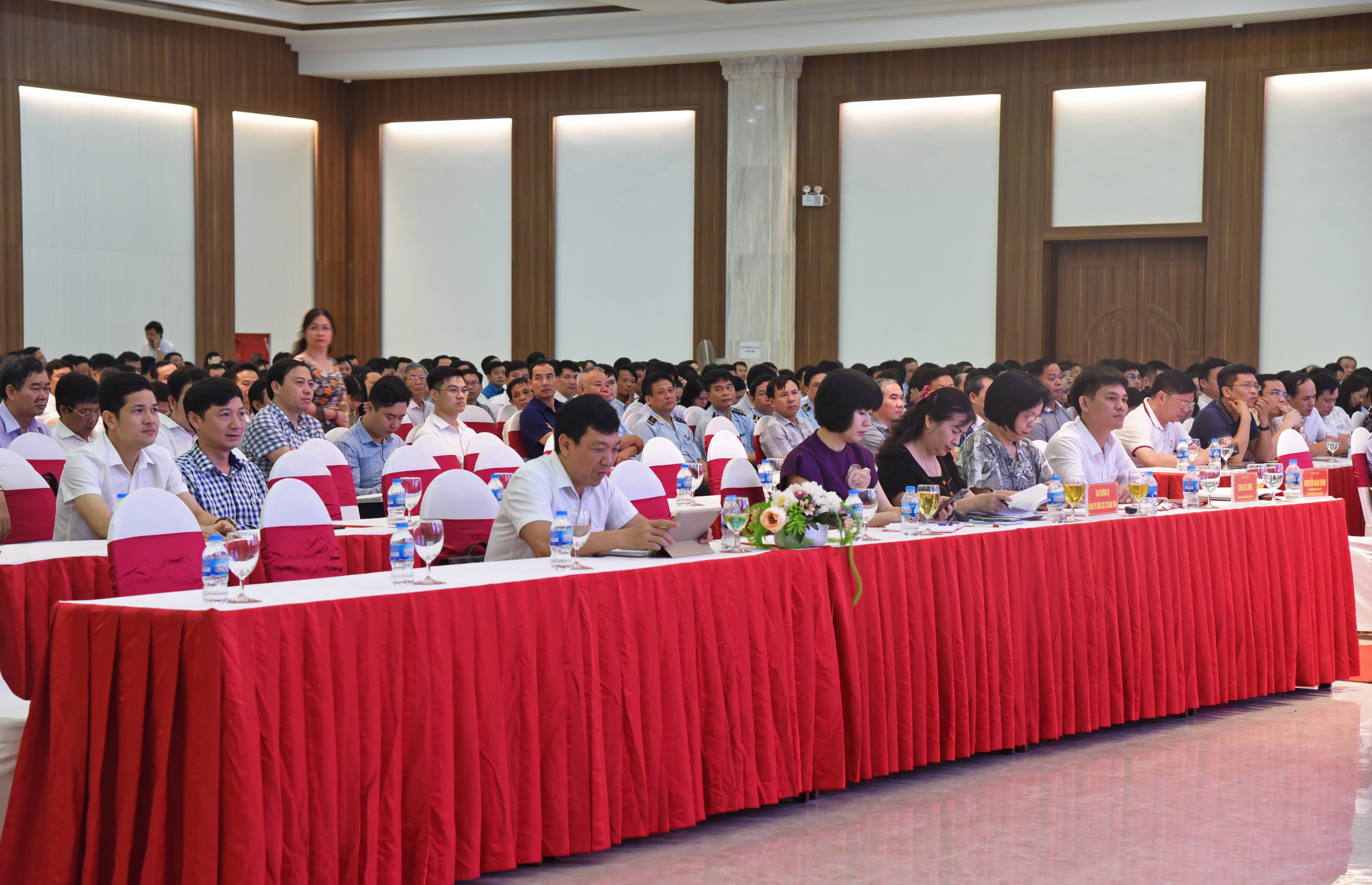 Các đại biểu nghe báo cáo 1 năm thực hiện quy định nêu gương trong Đảng bộ Khối CCQ tỉnh. Ảnh: TG