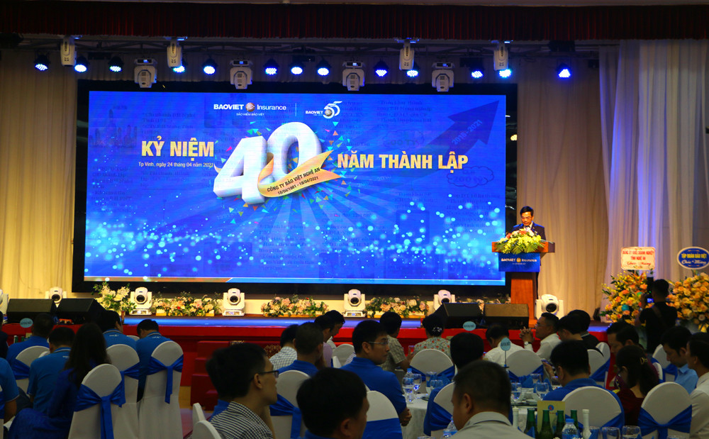 Ông Phan Bá Trung - Giám đốc Công ty Bảo Việt Nghệ An phát biểu chào mừng sự kiện và gửi lời cám ơn đối với đại biểu và tri ân đến khách hàng. Ảnh: Nguyễn Hải
