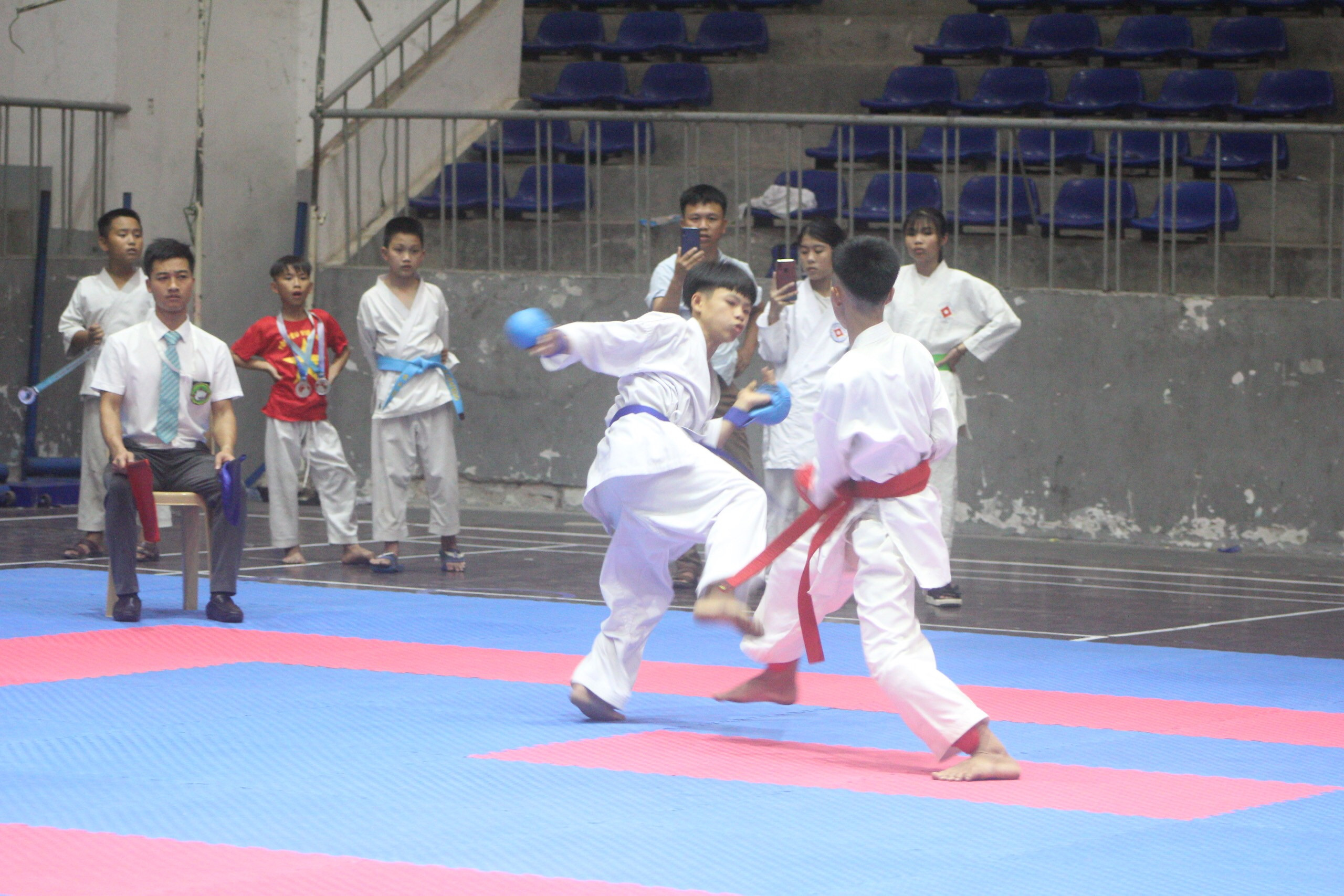 Một cuộc tranh tài tại Giải Karate trẻ Nghệ An 2021. Ảnh: TK