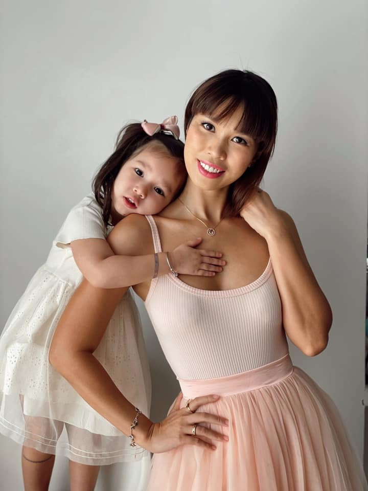 Năm 2018, siêu mẫu Hà Anh hạ sinh con gái đầu lòng nặng 4,4kg bằng phương pháp sinh mổ tại TP.HCM.