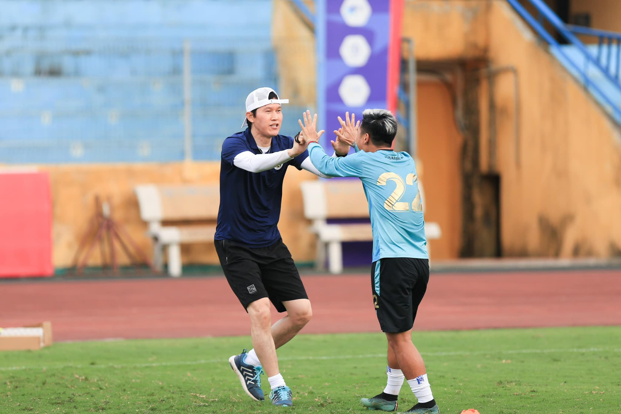 HLV Park hy vọng sẽ giúp Hà Nội FC cải thiện phong độ trong thời gian tới.