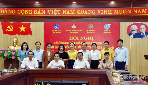 BHXH tỉnh Nghệ An tổ chức Hội nghị ký kết và triển khai Chương trình phối hợp thực hiện chính sách, pháp luật BHXH, BHYT giai đoạn 2021 - 2025 giữa BHXH tỉnh với Ủy ban MTTQ tỉnh, Hội Nông dân tỉnh, Hội LHPN tỉnh.